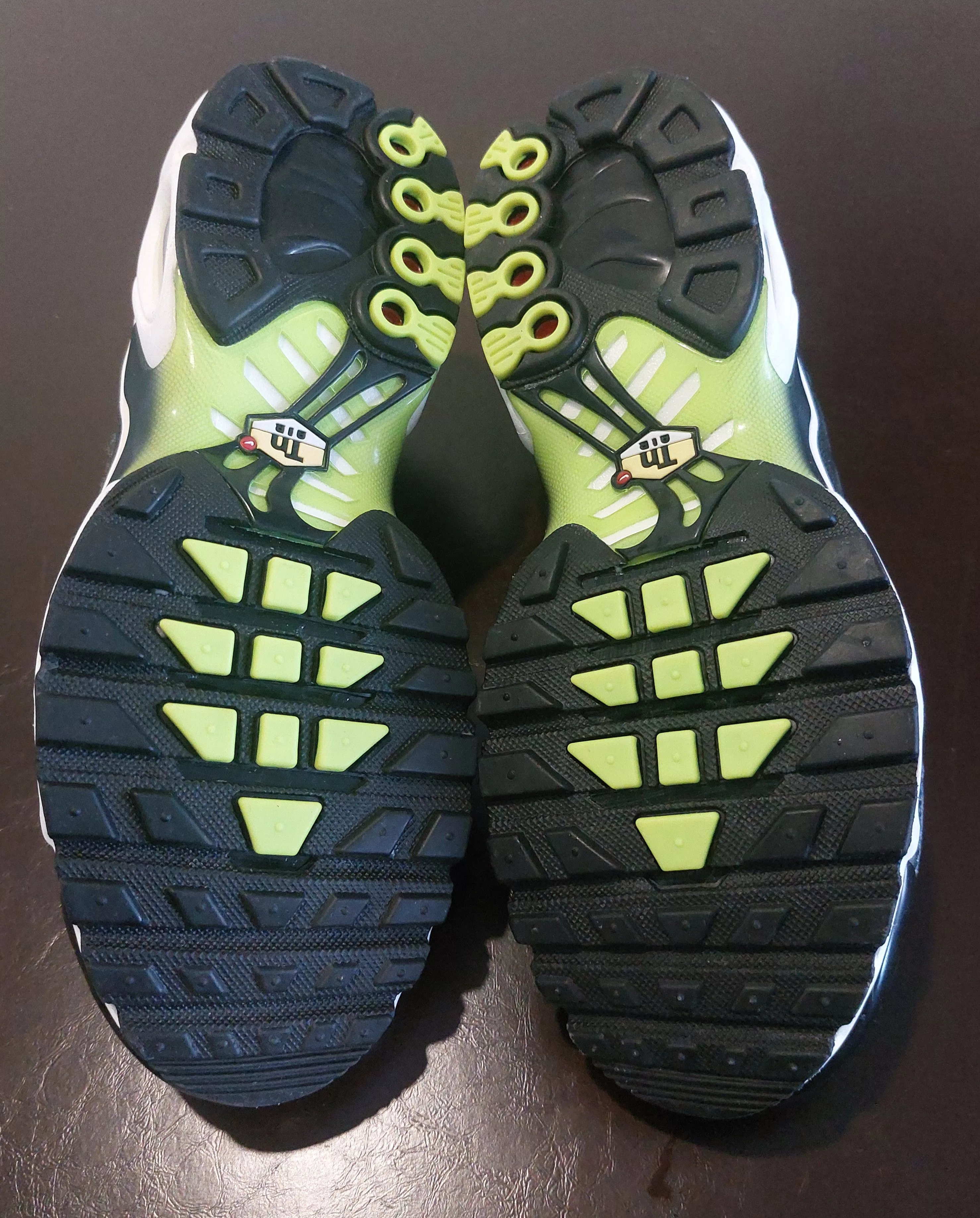 Nike Low Top Sneakers Nike Air Max Plus Black Volt Just Do It