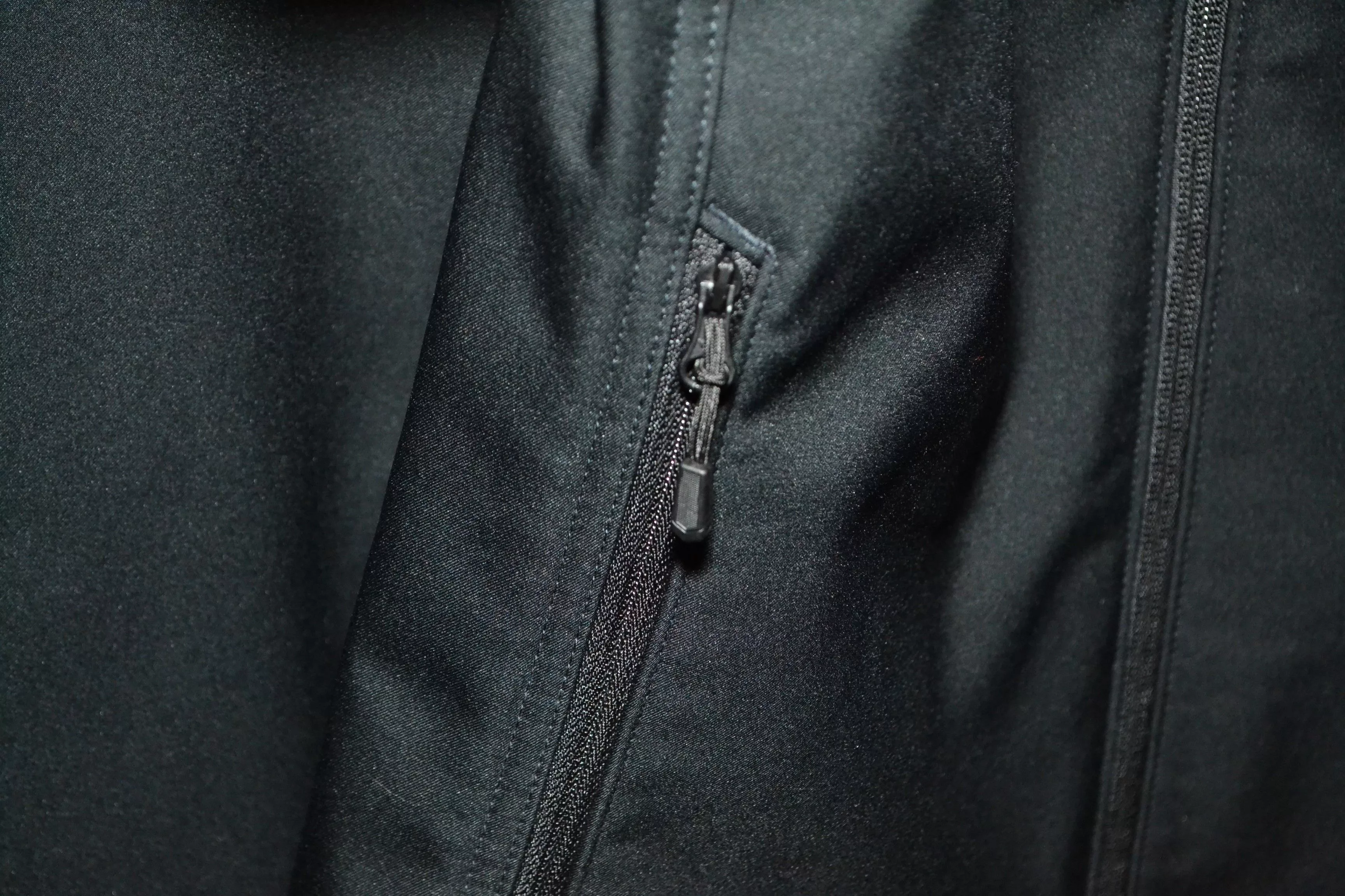 Mountain Hardwear Light Jackets Mountain Hardwear S size Black Sofrshell Jacket