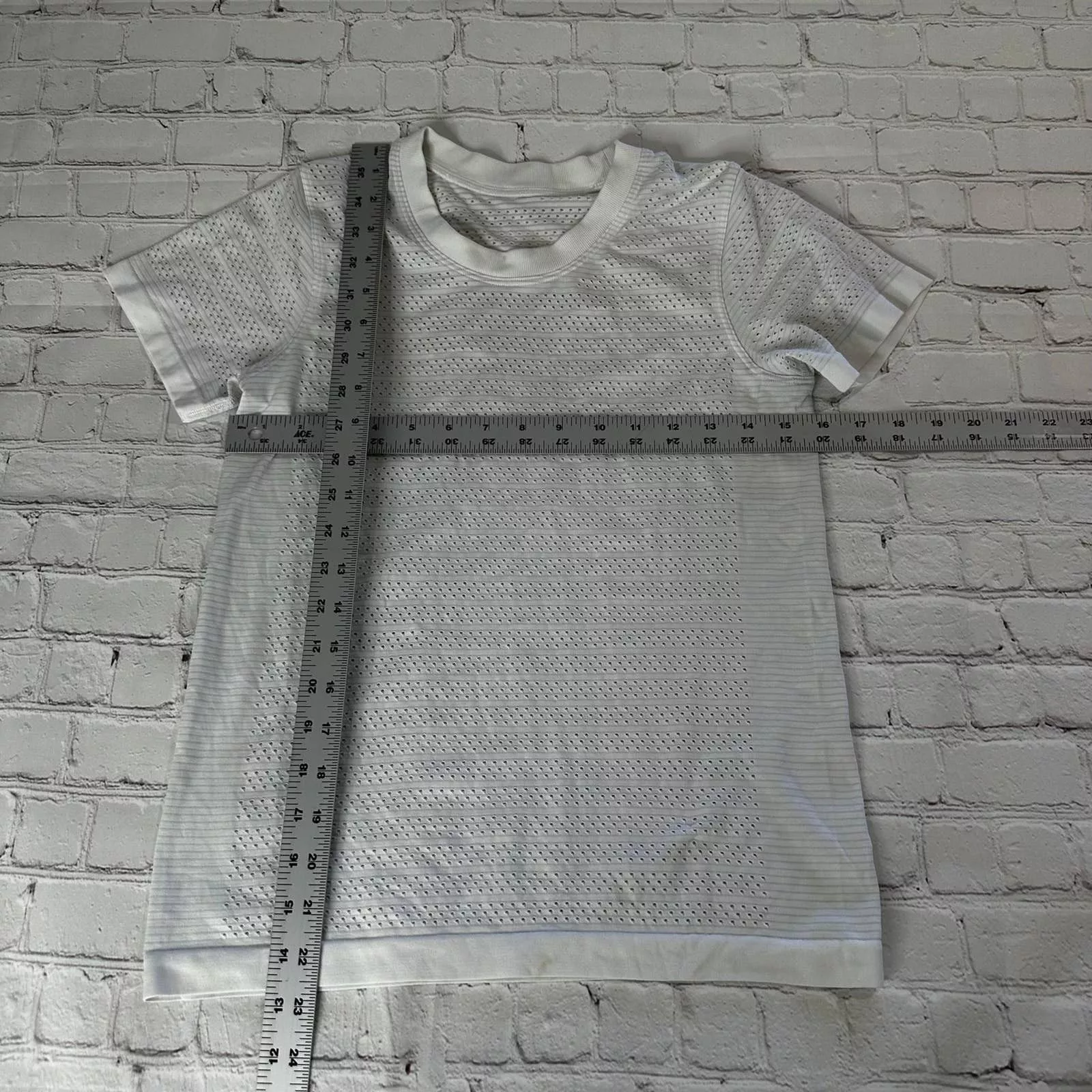 Lululemon Tank Tops Lululemon White womens tee