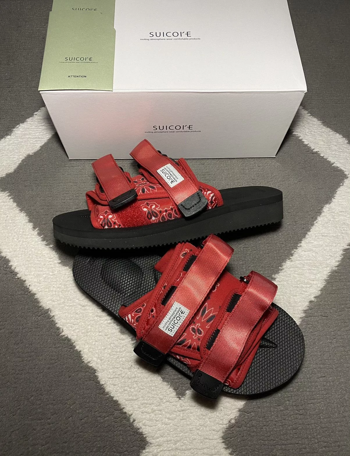 Designer Sandals Designer × Japanese Brand × Suicoke Suicoke Moto Cab OG-056 „Red Paisley" sandals slides
