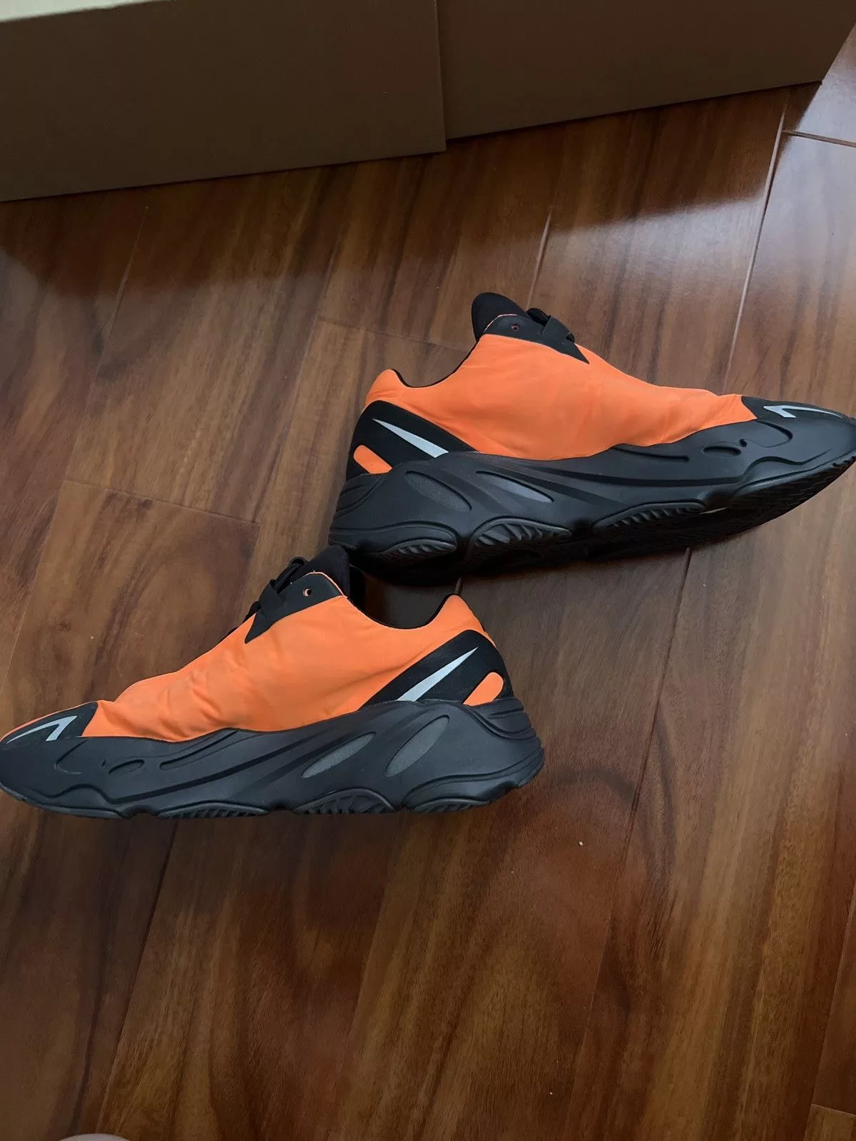Yeezy Low Top Sneakers Yeezy 700 orange