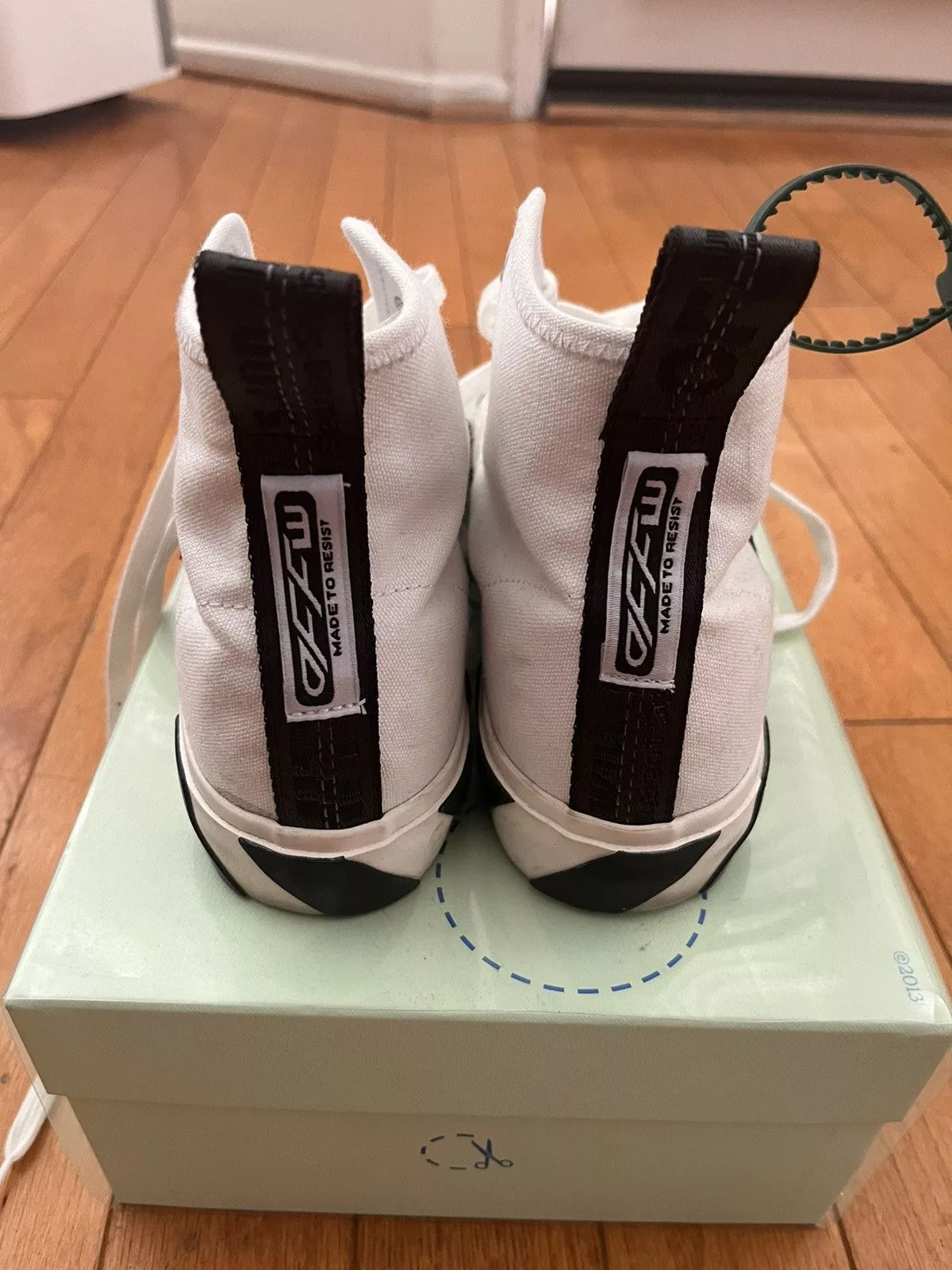 Off-White Hi Top Sneakers Off-White Vulc Mid Canvas