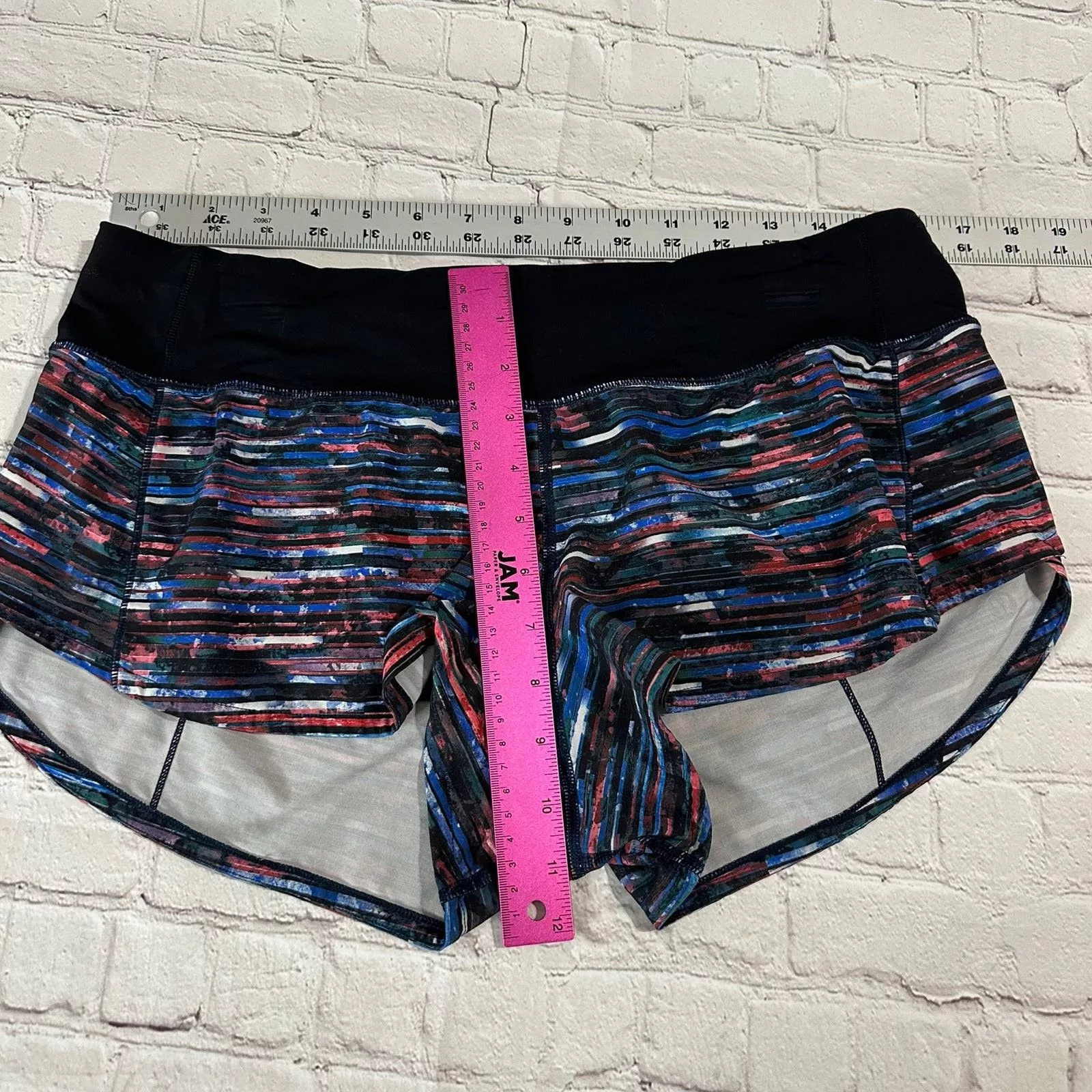 lululemon shorts size 8 Multi