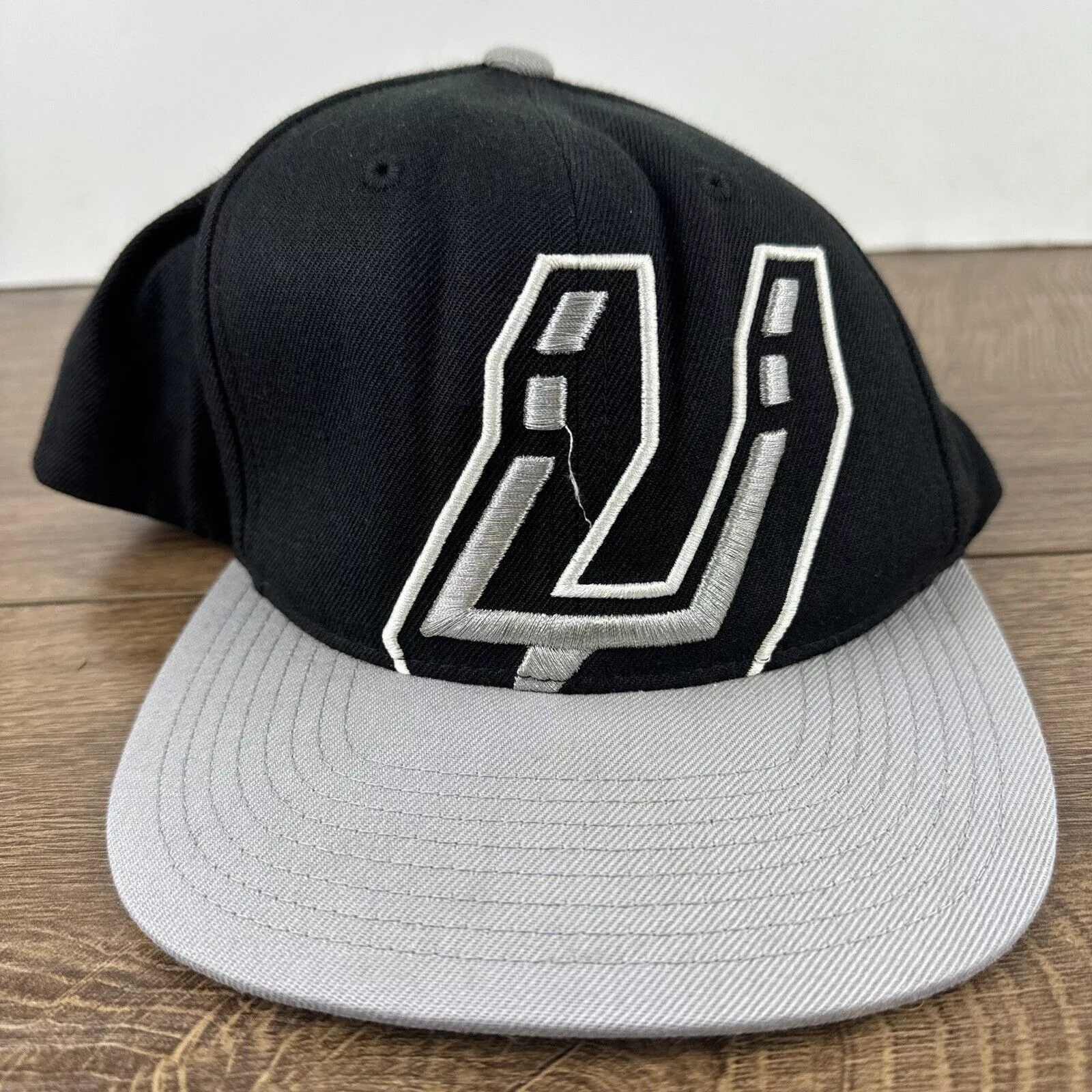 Mitchell & Ness Hats San Antonio Spurs Hat Mitchell & Ness Black Hat Adjustable S