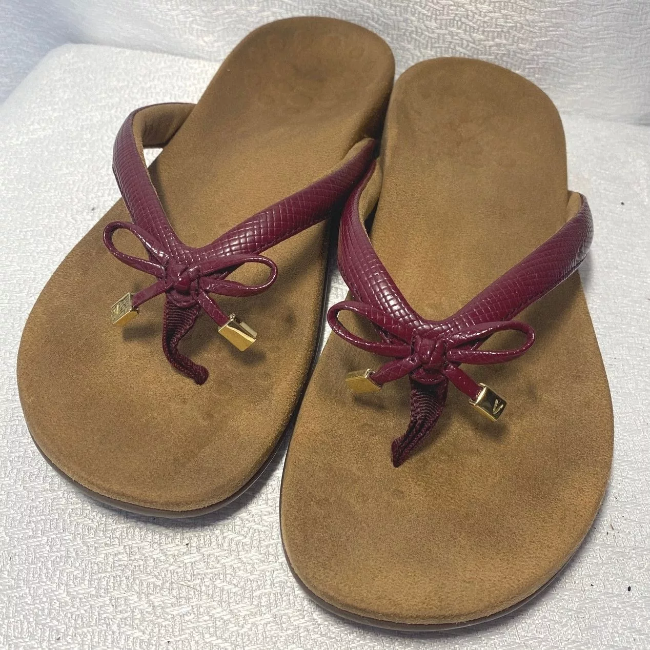 Vionic Sandals Vionic Burgundy Flip flop Sandals Tie gold Detail sz 9 Red
