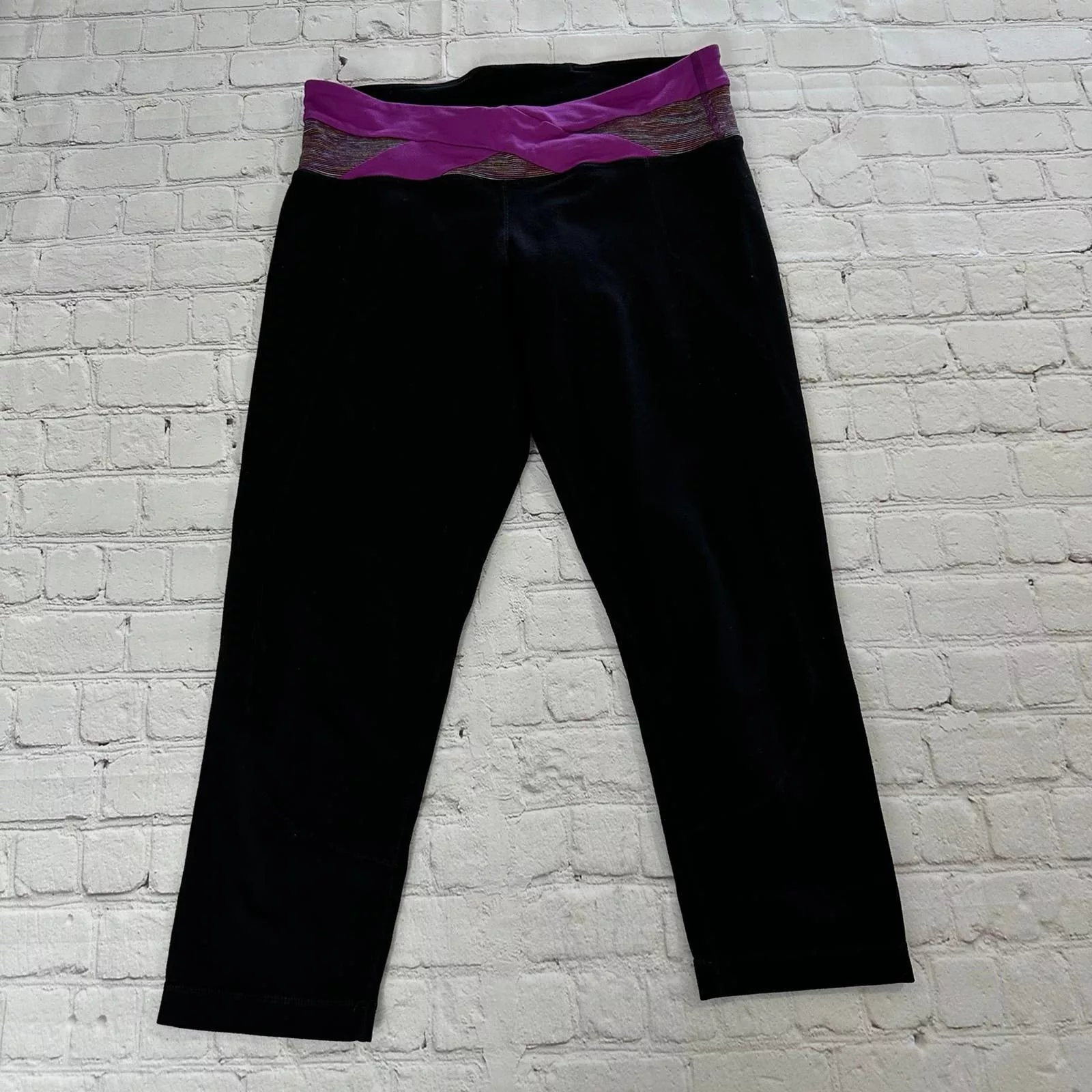 Capri Lululemon leggings size 4 Black