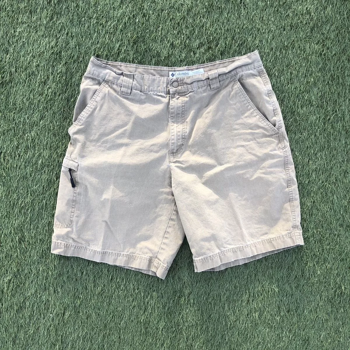 Columbia Shorts Columbia sportswear company cargo hiker shorts White Gorpcore