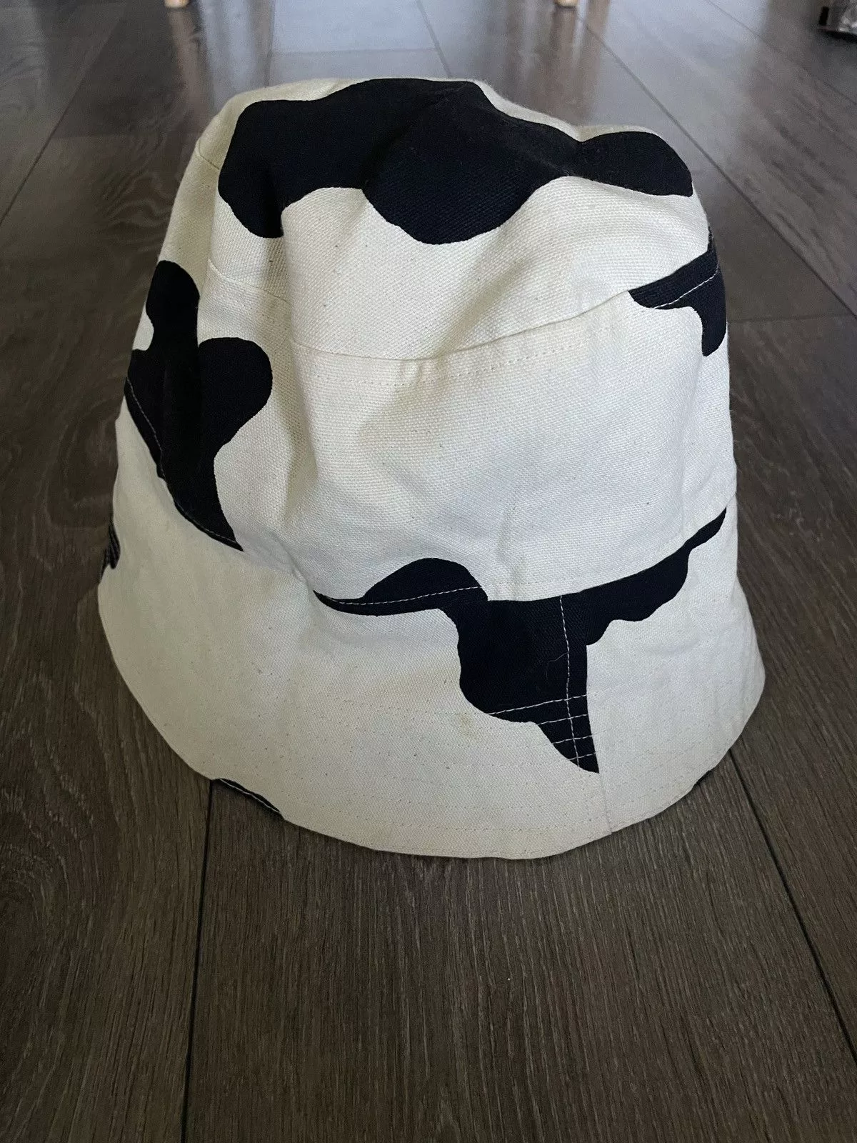 Poche Studio Hats Reversible cow print bucket hat - Poche Studio White