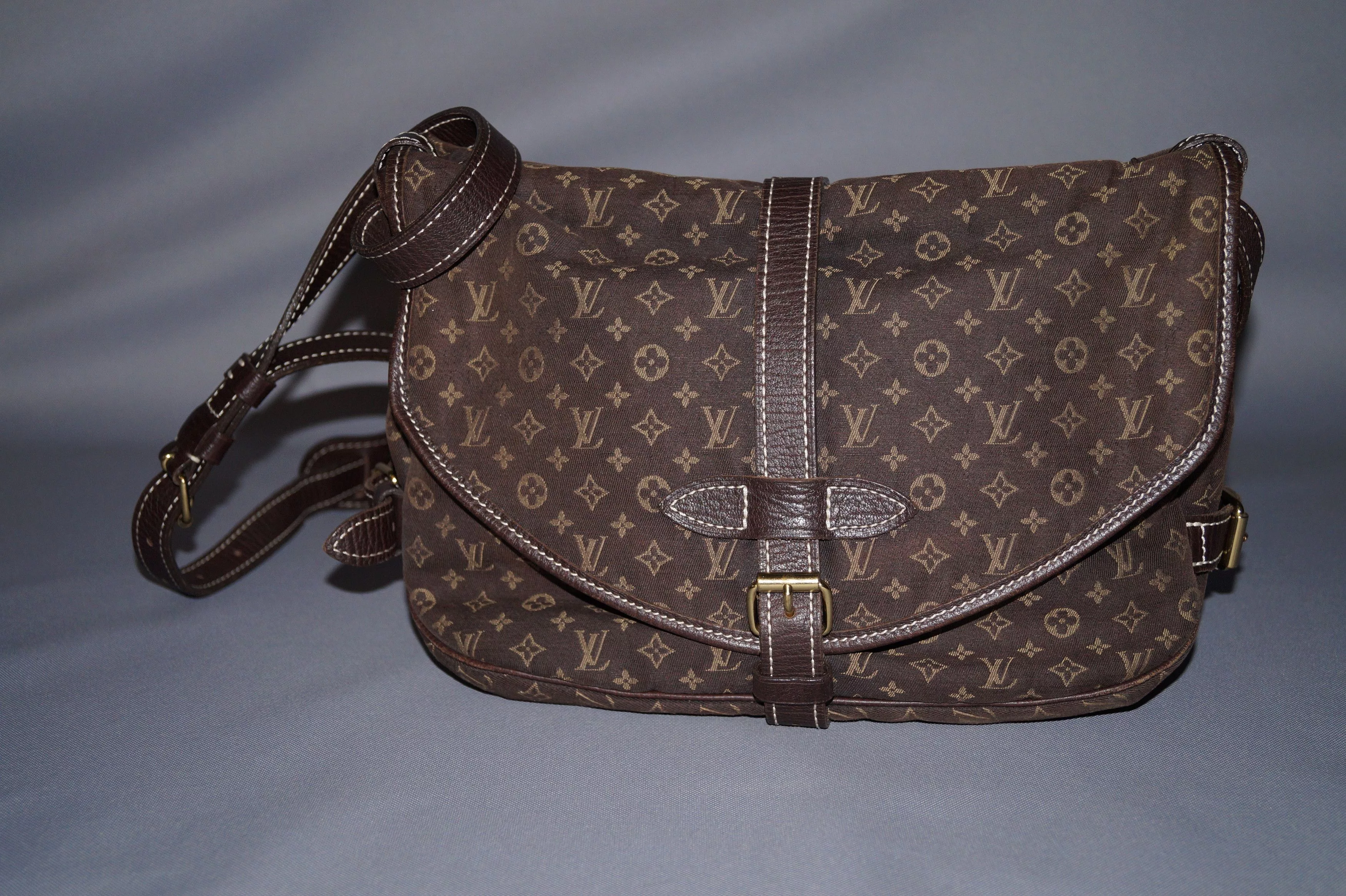 Louis Vuitton Shoulder Bags Louis Vuitton Saumur shoulder bag Monogram canvas Brown