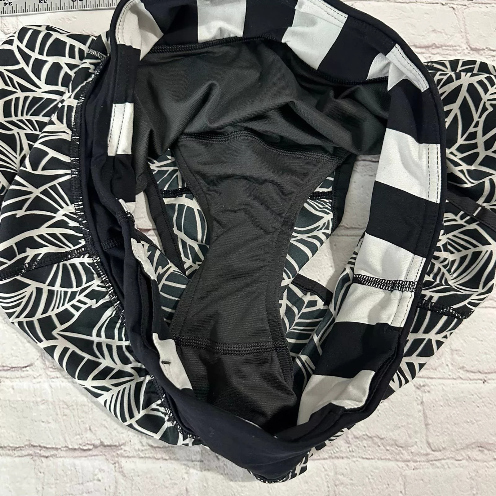 lululemon shorts size 6 Black
