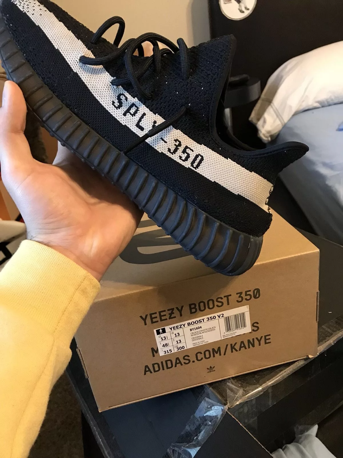 Adidas Low Top Sneakers Adidas Yeezy 350 V2 Oreo White Stripe