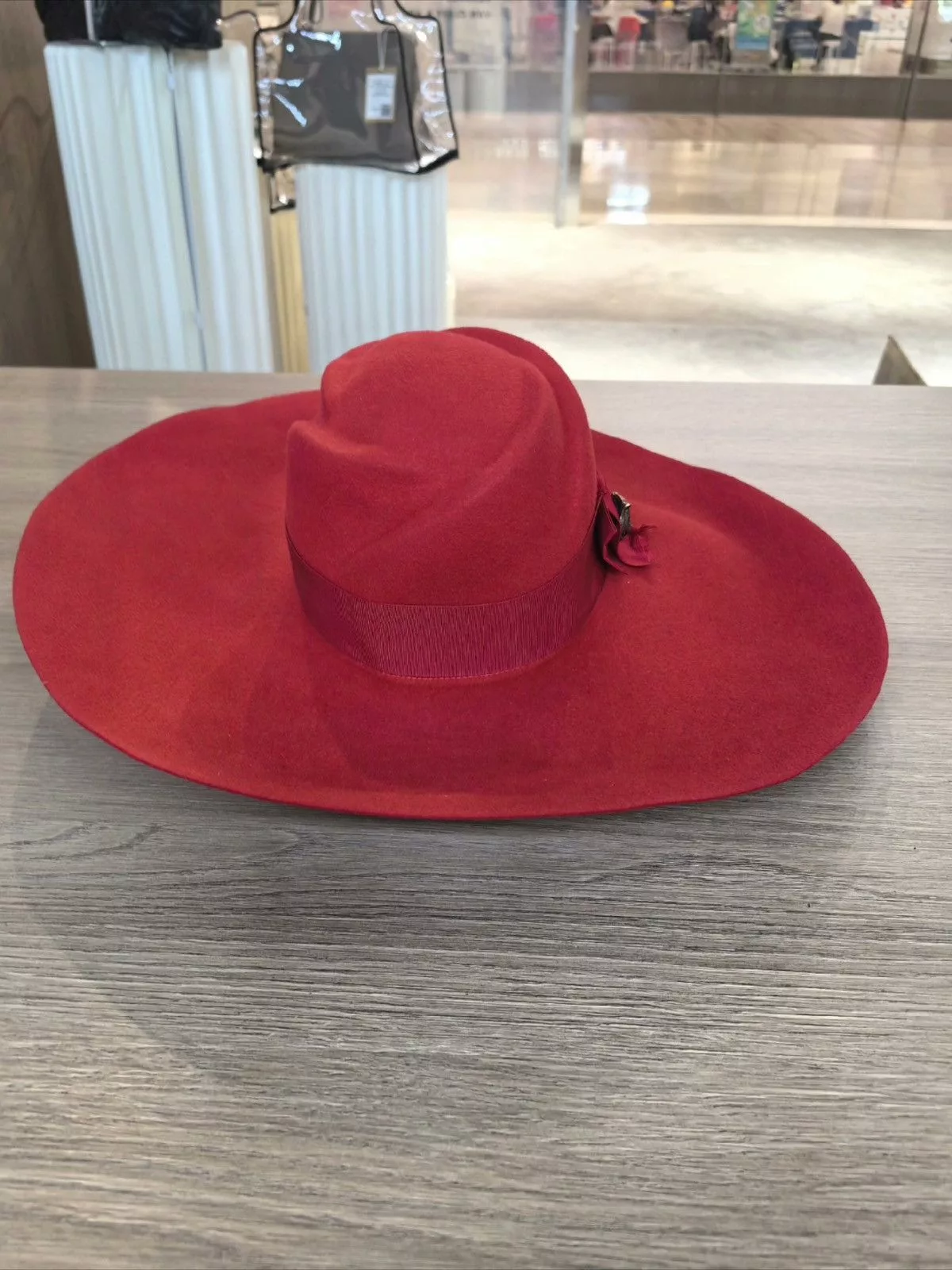 Gucci Hats Gucci Runway wool hat red