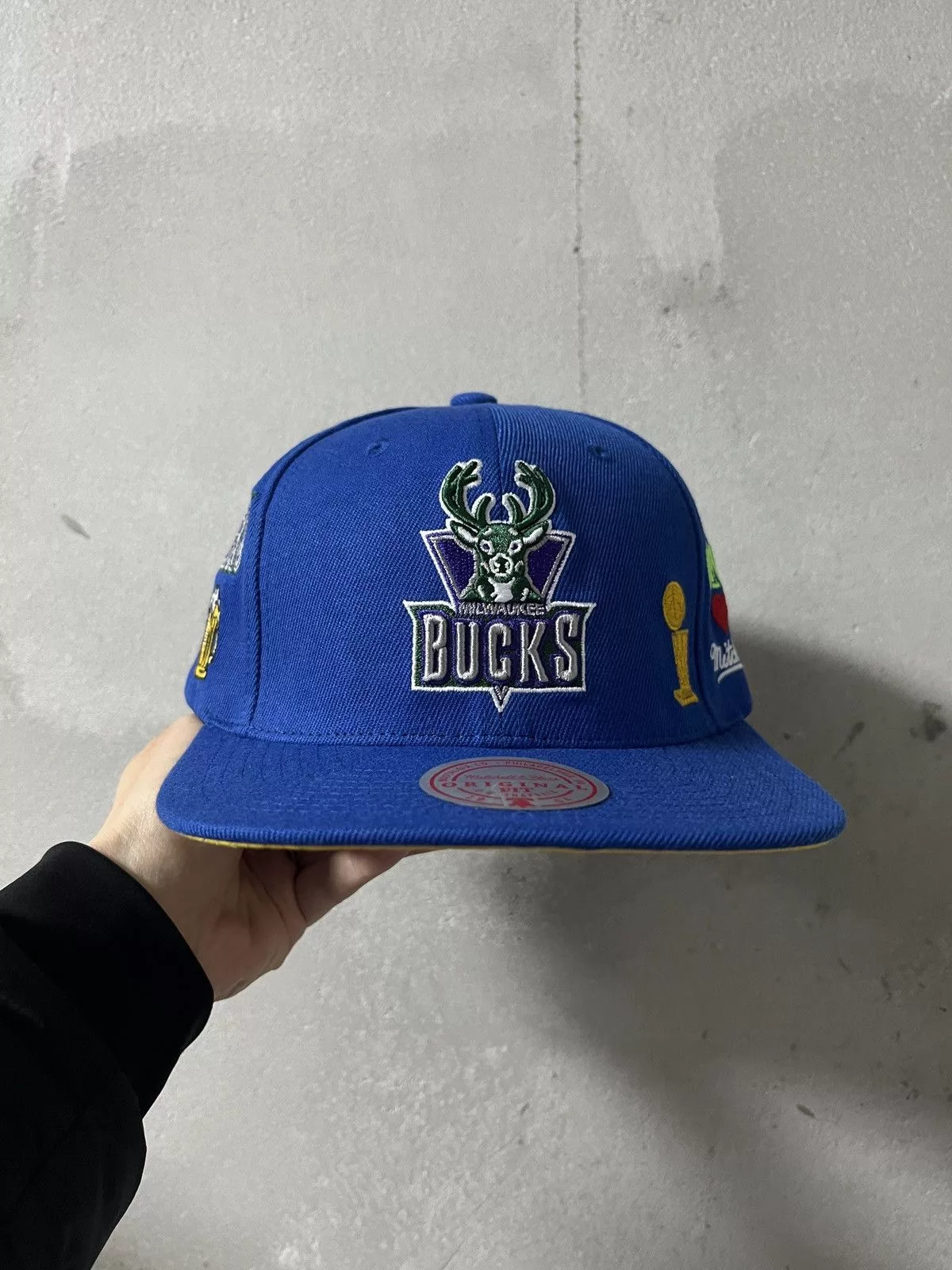 Mitchell & Ness Hats Mitchell & Ness Mitchell Ness NBA Milwaukee Bucks 2021 Champion Snapback Blue Streetwear