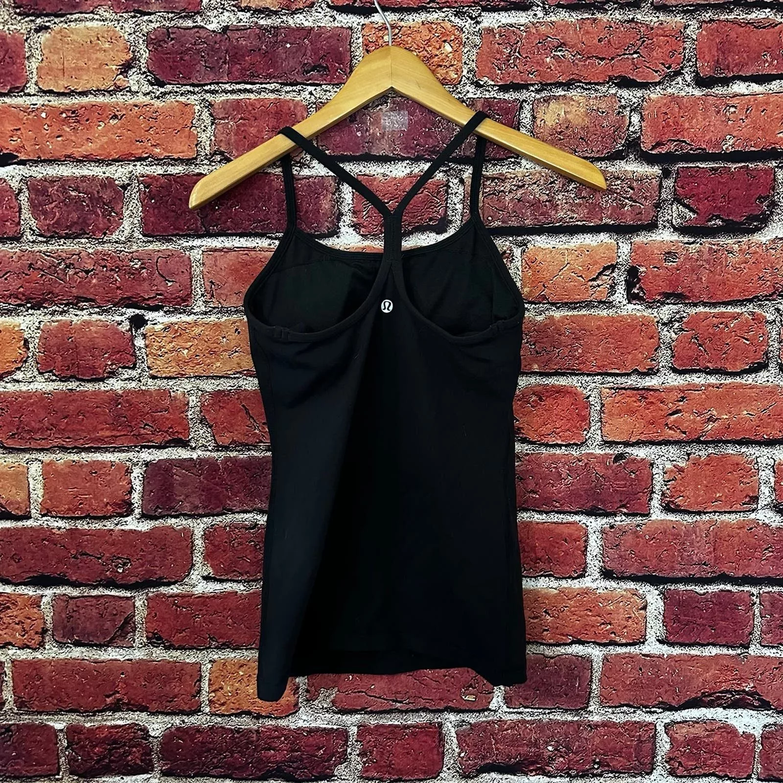 Lululemon Tank Tops Lululemon Black y Tank top