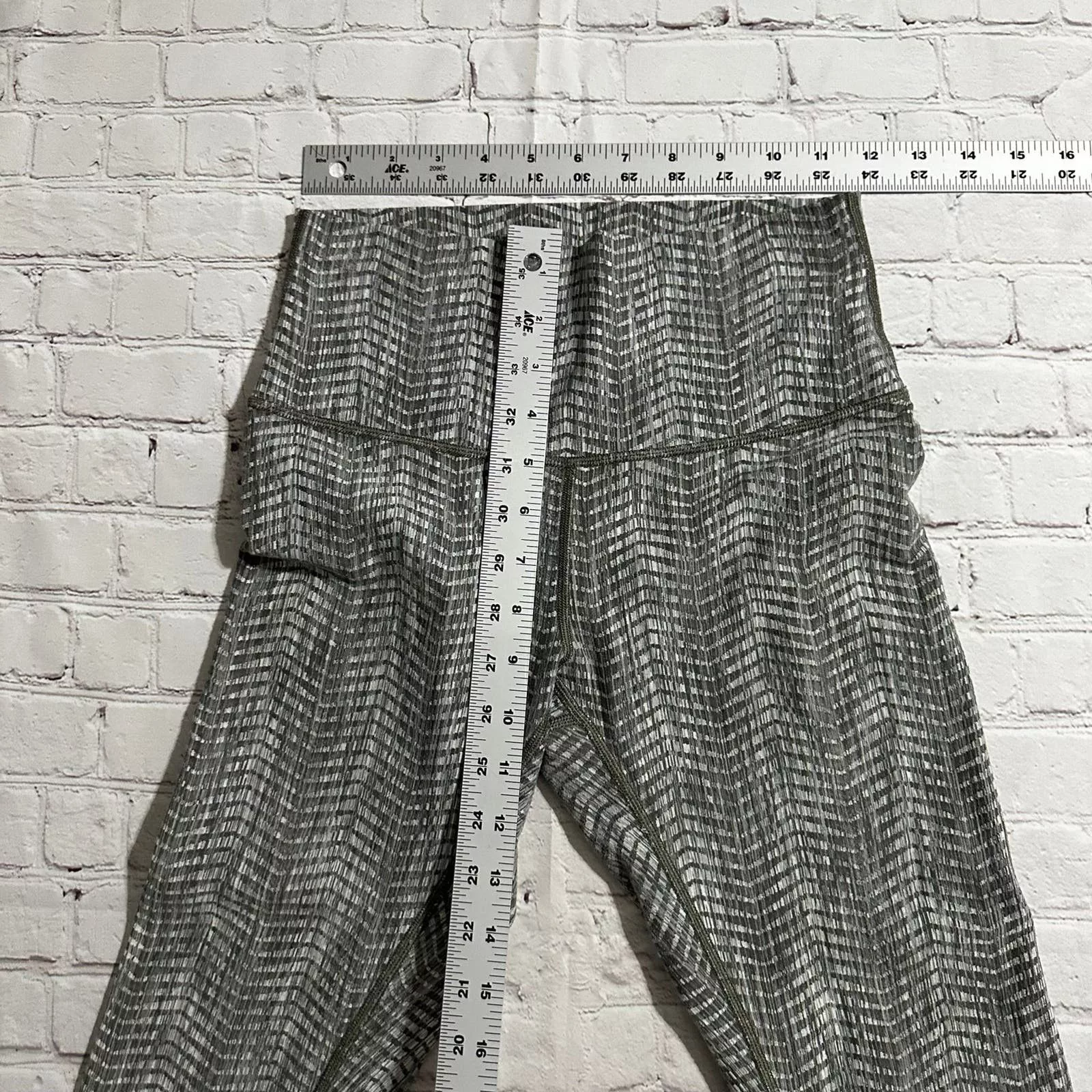 lululemon leggings size 4 Gray