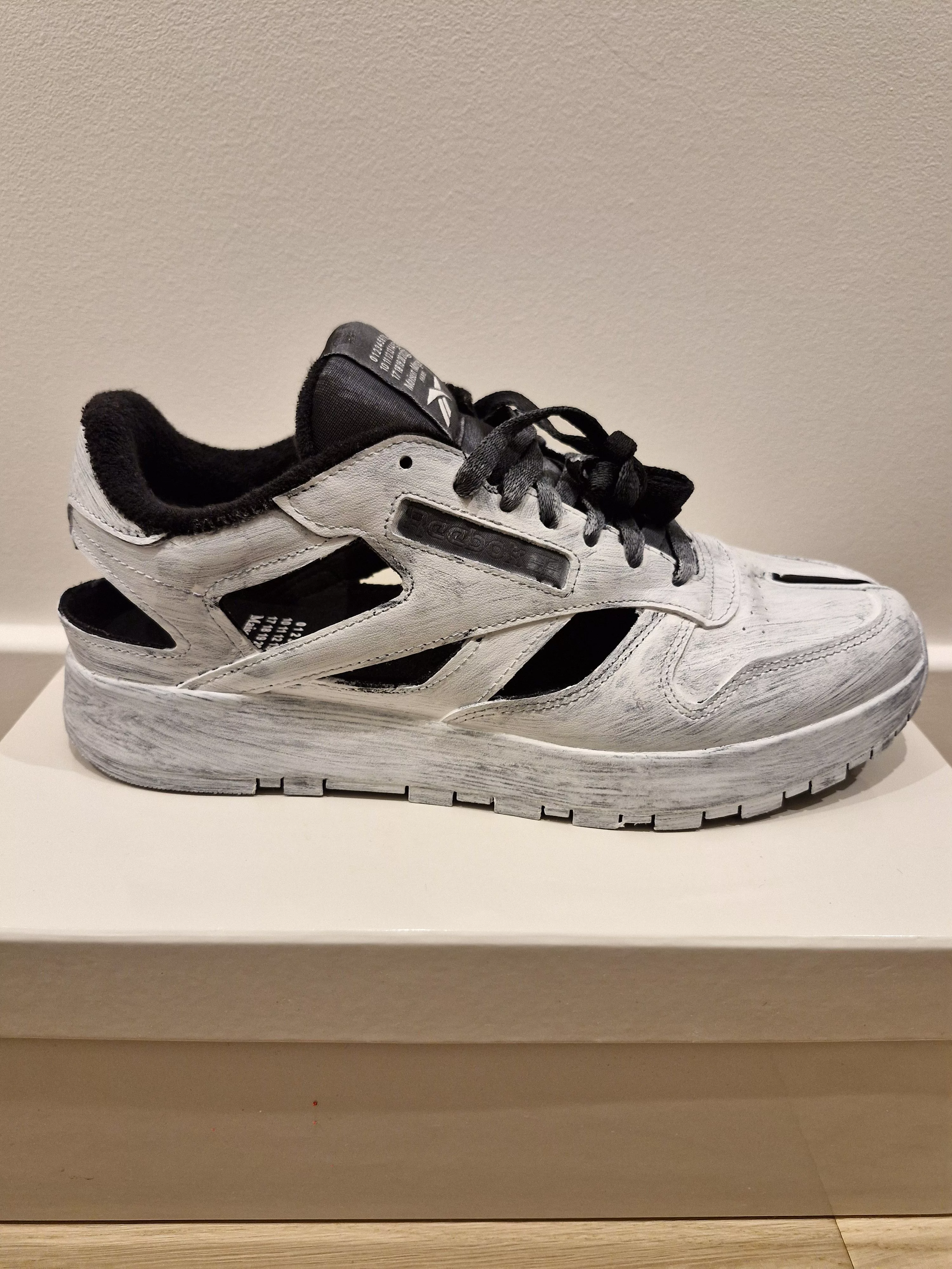 Maison Margiela Low Top Sneakers Maison Margiela × Reebok White painted Tabi sneakers