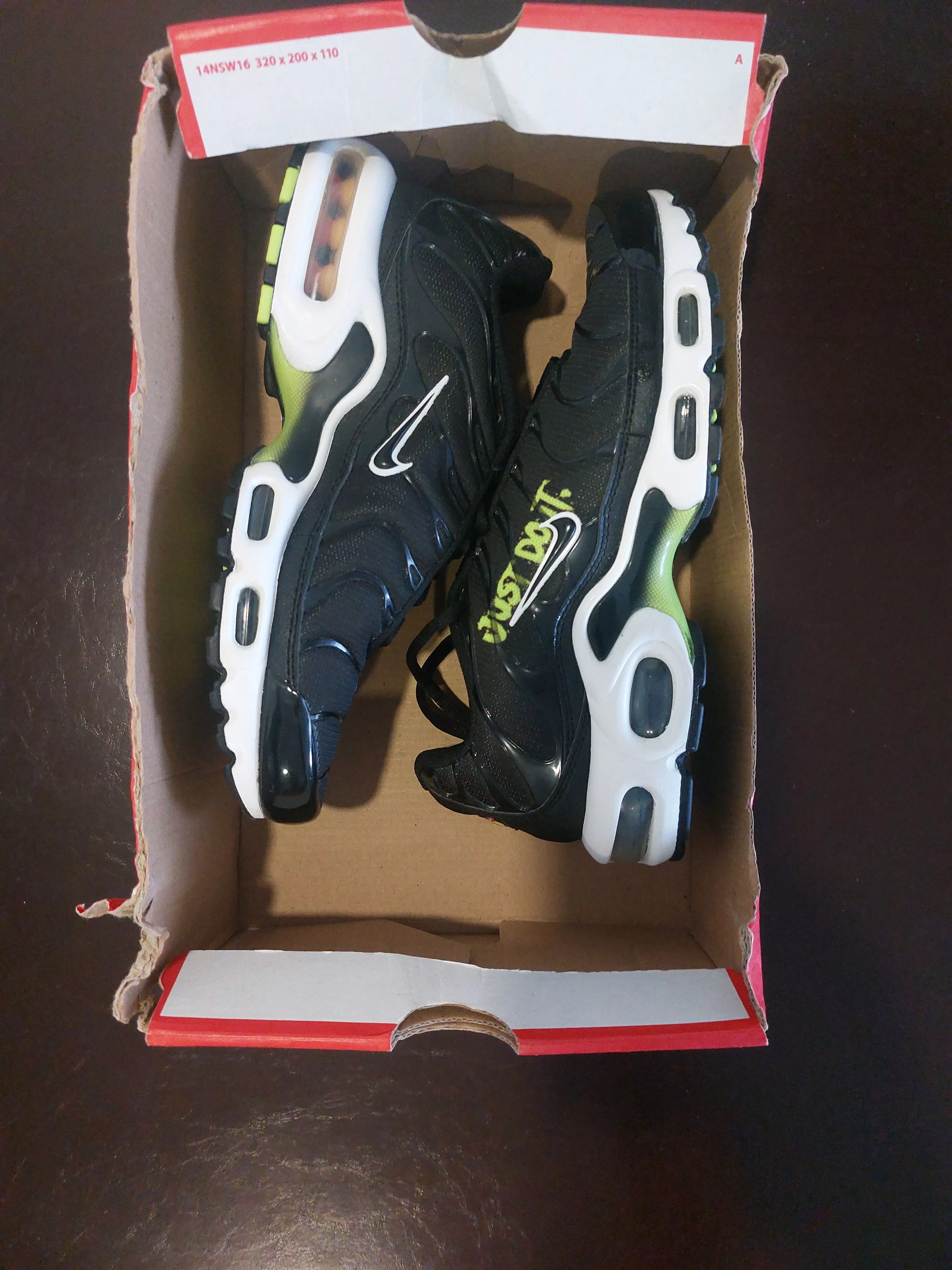 Nike Low Top Sneakers Nike Air Max Plus Black Volt Just Do It