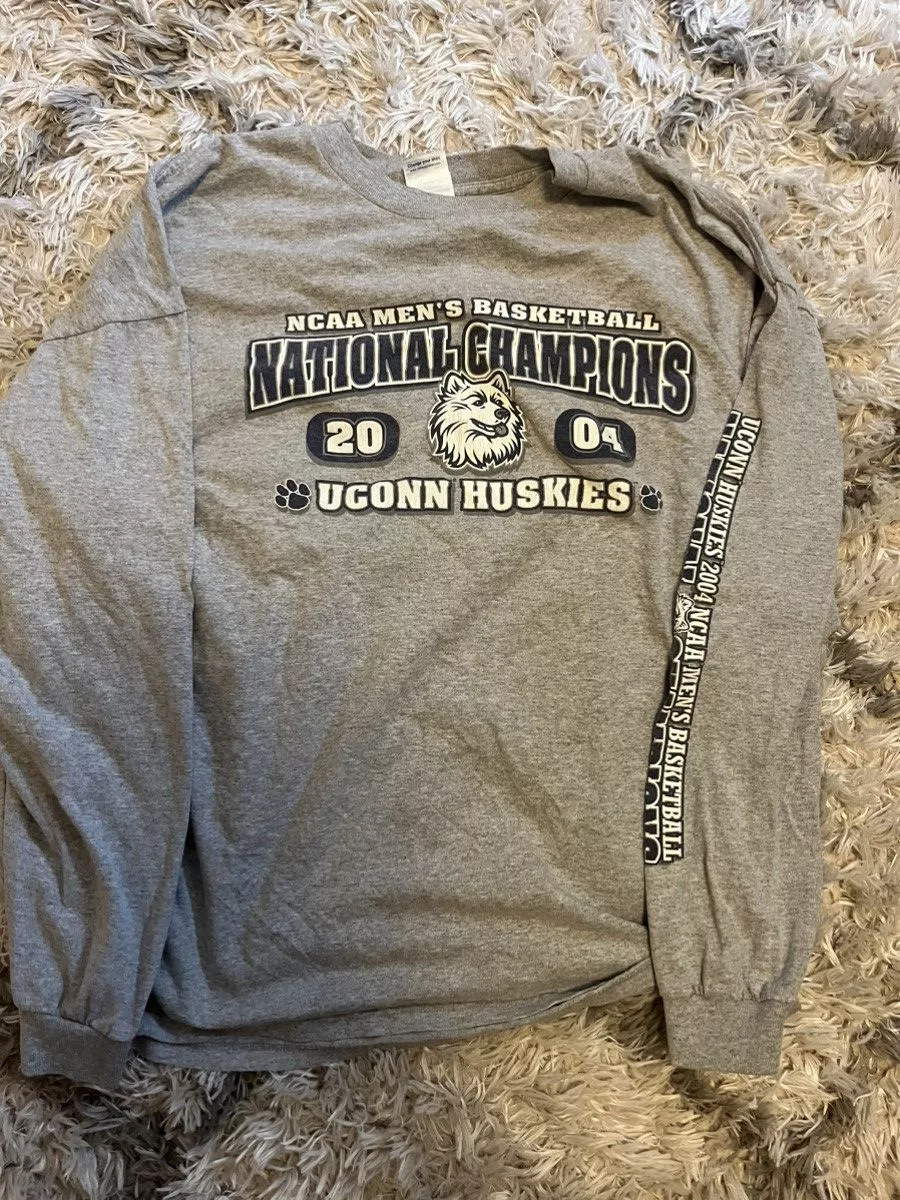 Gildan Long Sleeve T Shirts Gildan × Nike × Other Vintage Men’s Uconn Championship 2004 Long Sleeve Gray
