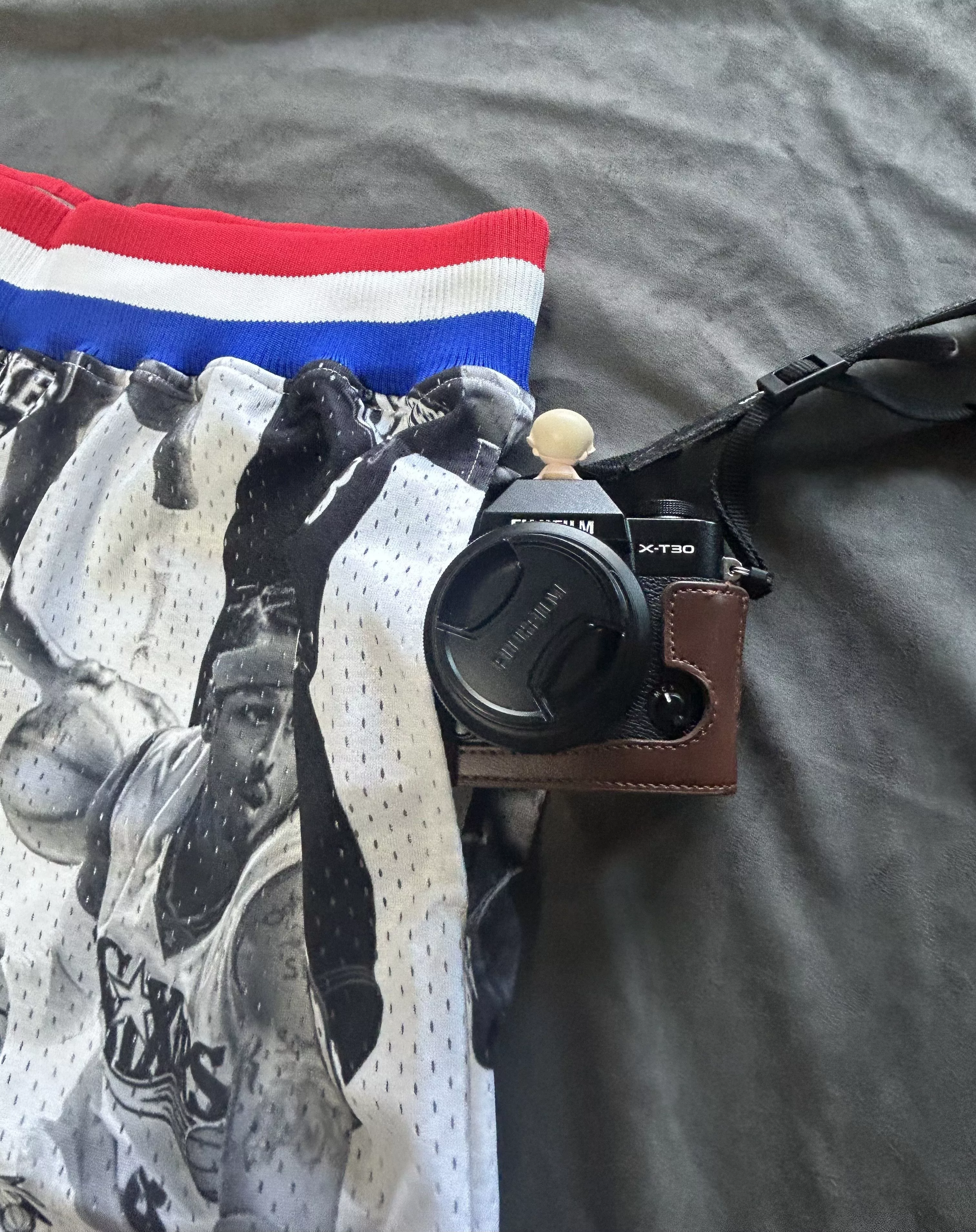 Mitchell & Ness Shorts Mitchell & Ness Rare Lapstone Mitchell Ness Icon Collage 76ers Shorts XL White Streetwear