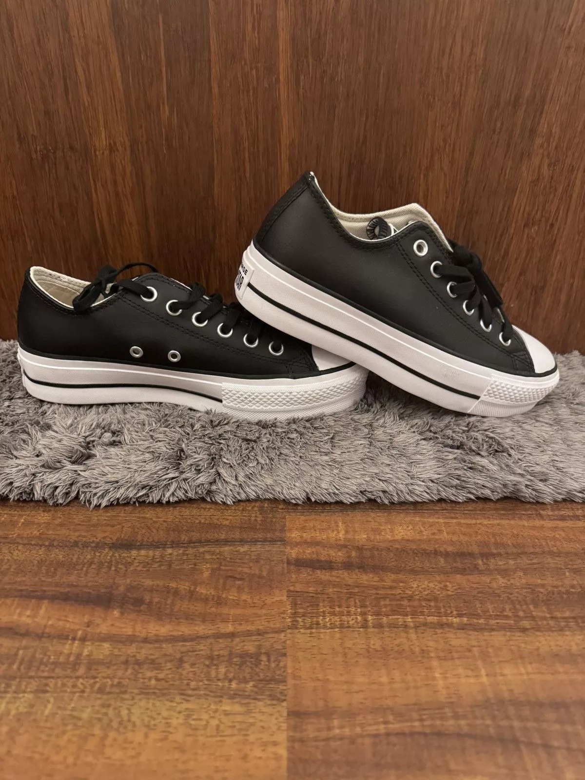 Converse Low Top Sneakers Converse leather platform black lift women’s 7, 561681C, new