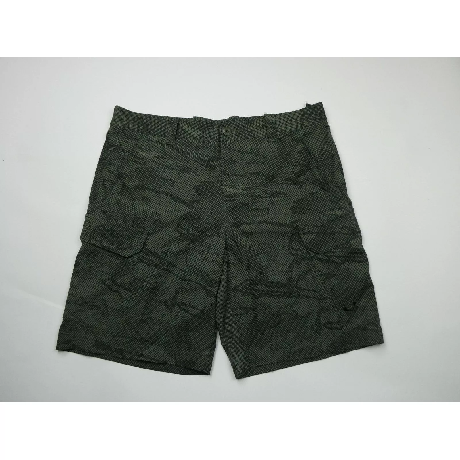Under Armour Shorts NEW men's Under Armour camo cargo shorts, size: 36 Green