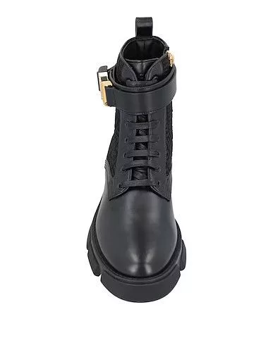 Givenchy Boots Givenchy o1srvl11e0624 Ankle Boots in Black