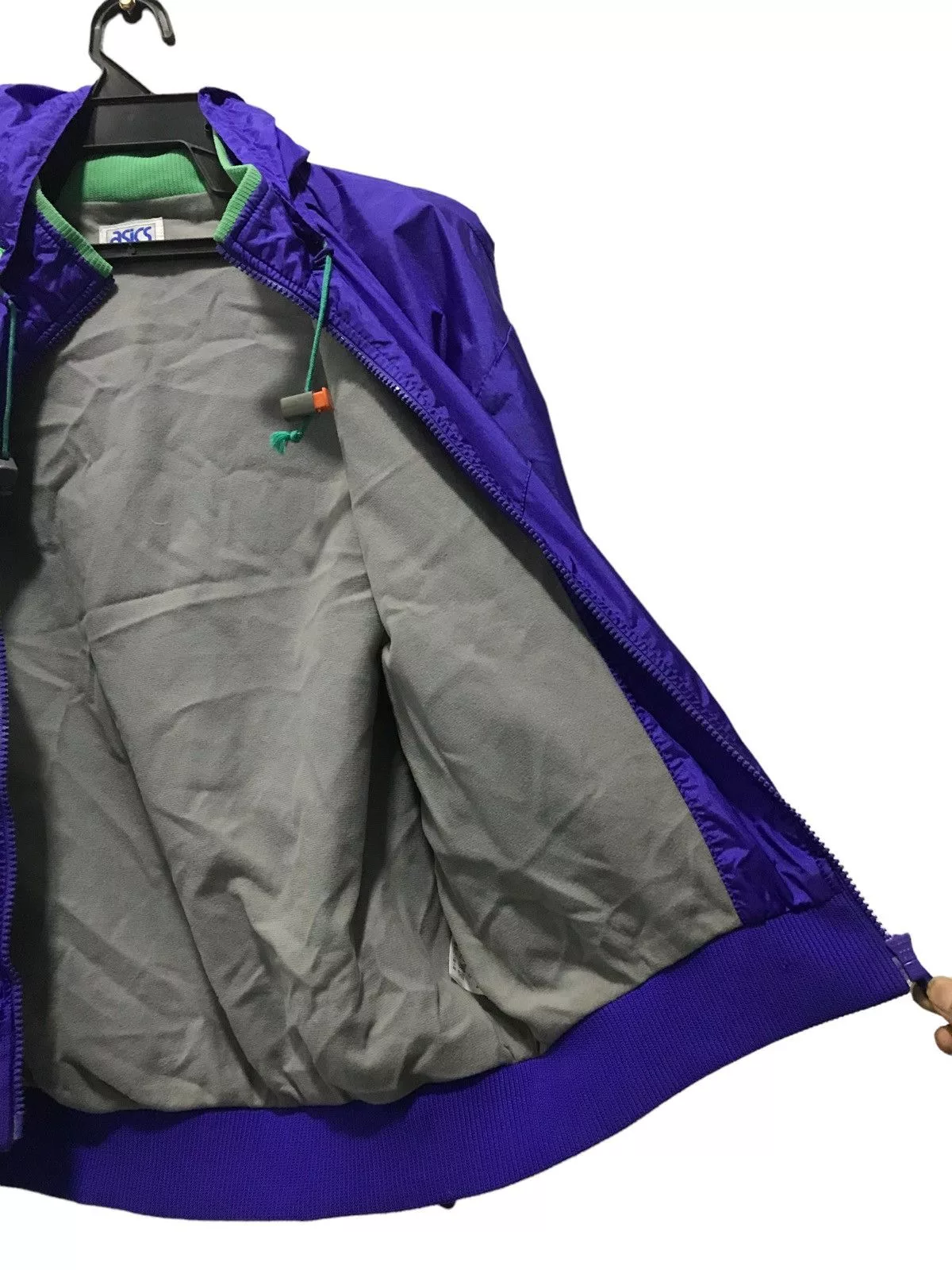Asics Light Jackets ASICS STRATOS JACKET HOODIE Purple