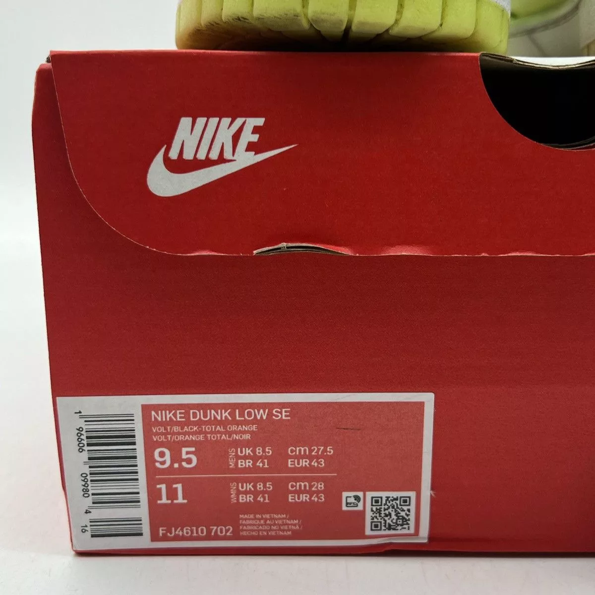 Nike Low Top Sneakers Nike dunk low volt Yellow