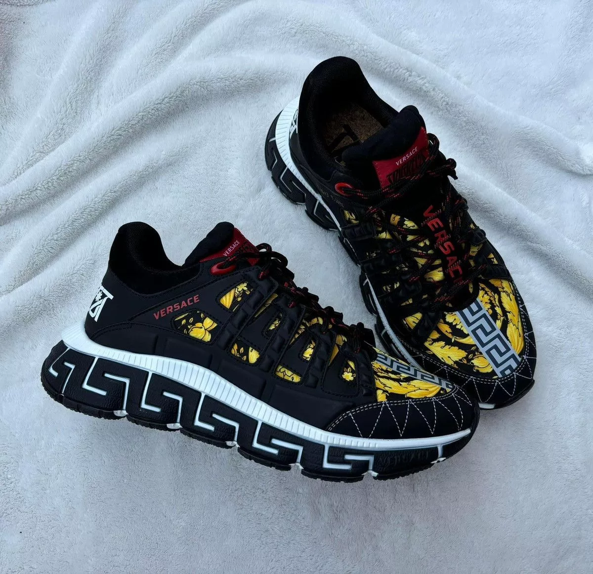 Versace Low Top Sneakers Versace TriGreca Black/Gold/Red Sneakers