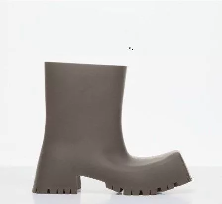Balenciaga Boots Balenciaga o1in1g0724 Trooper Bootie in Brown