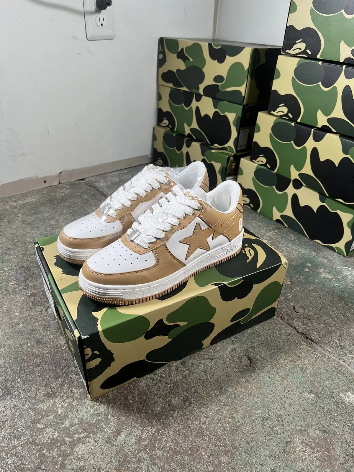 Bape Low Top Sneakers BAPE STA #4 Beige/White Leather Bapesta Size 8.5
