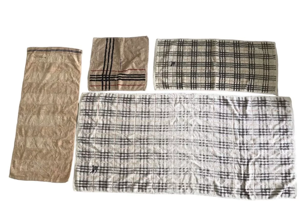 Burberry Miscellaneous Combo Lot 4 pcs Burberry London Towels Beige