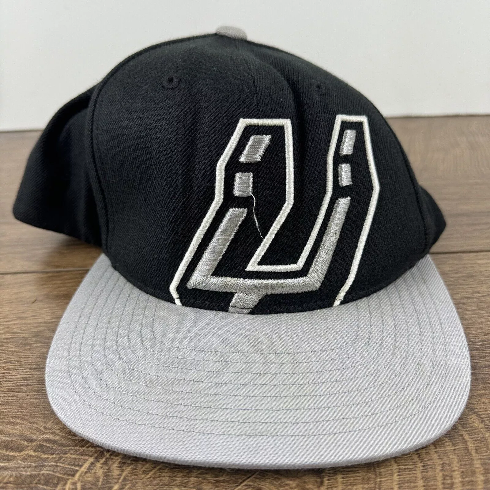 Mitchell & Ness Hats San Antonio Spurs Hat Mitchell & Ness Black Hat Adjustable S