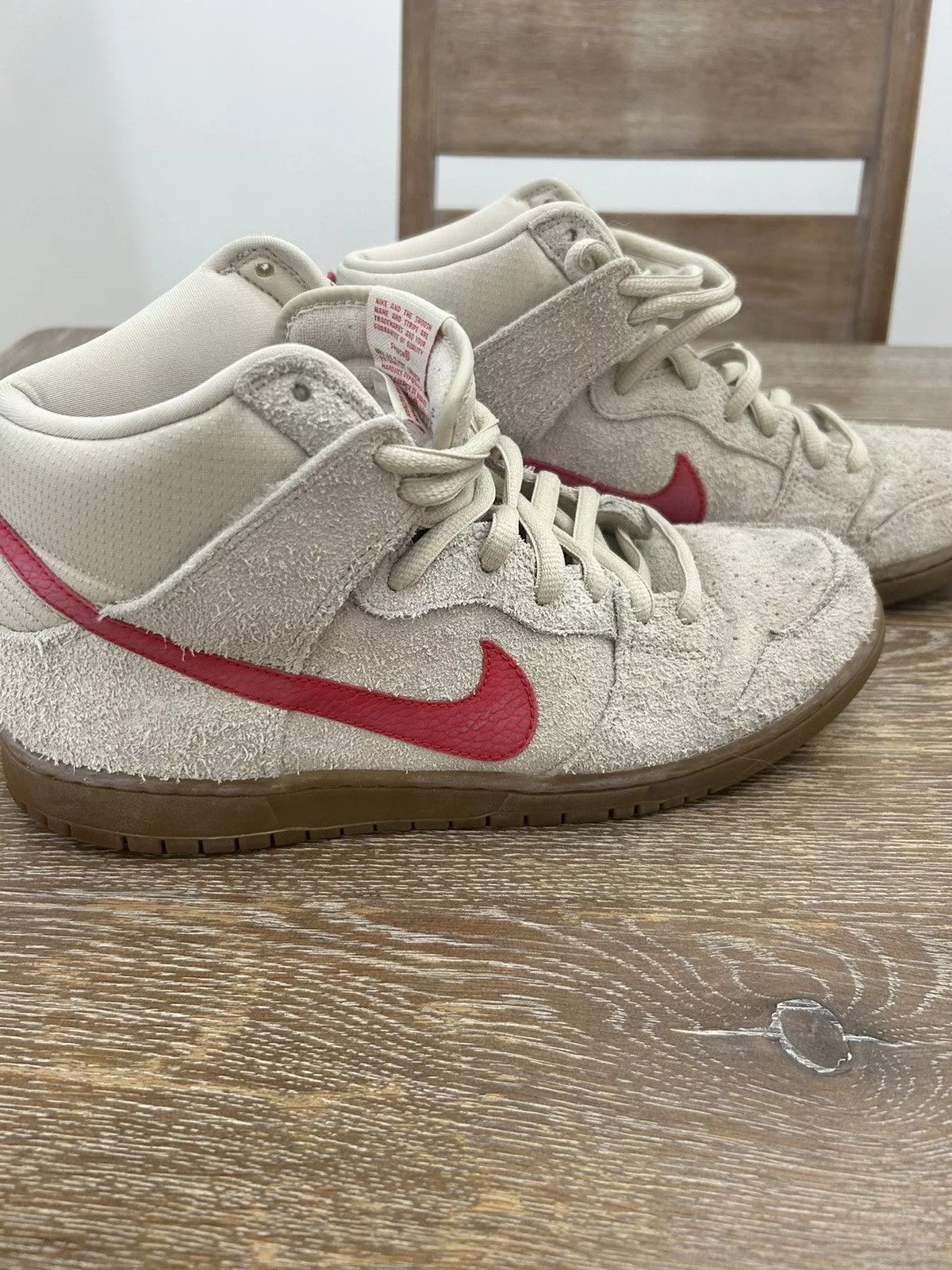 Nike Hi Top Sneakers Nike SB Birch Hyper Red Beige