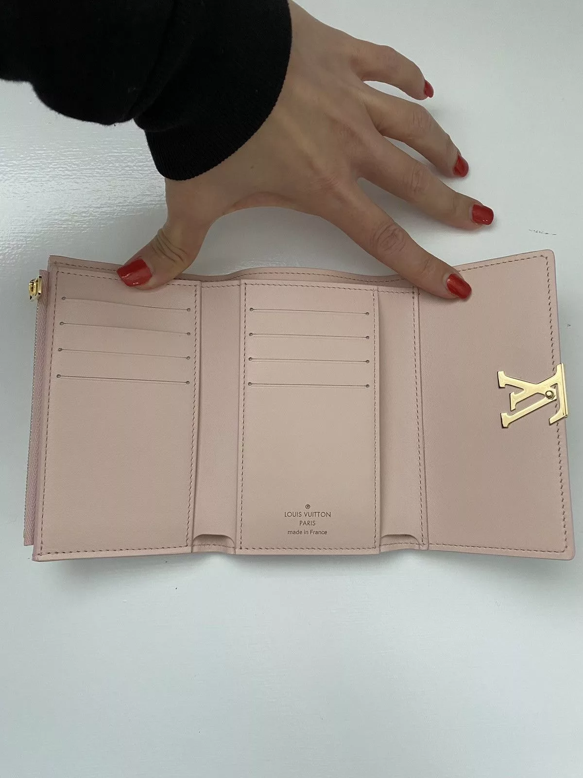 Louis Vuitton Wallets Authentic Louis Vuitton Capucines Wallet Pink