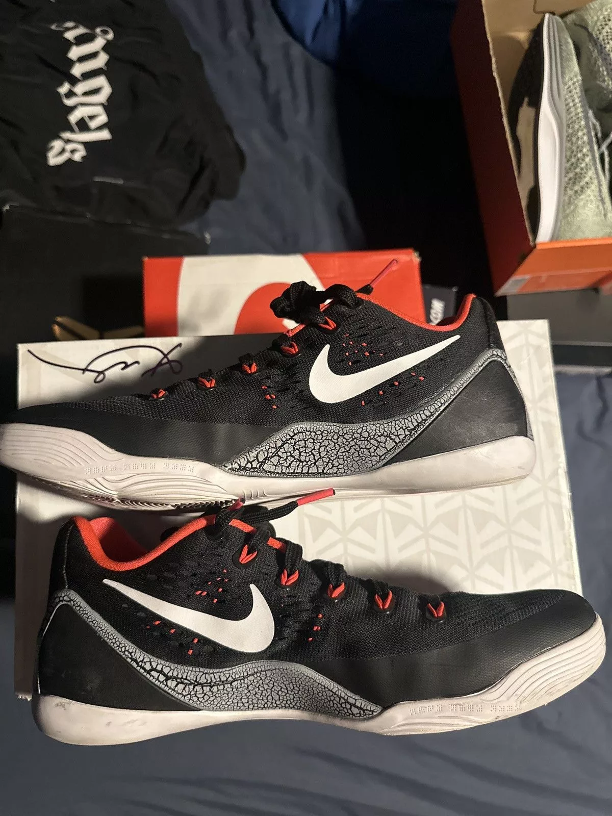 Nike Low Top Sneakers Nike Kobe lazer crimson Black