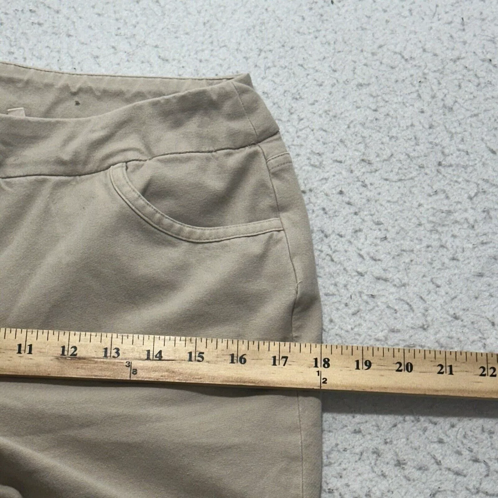 Other Pants Other Soft Surroundings PM Beige Pull On Capri Pants Stretch