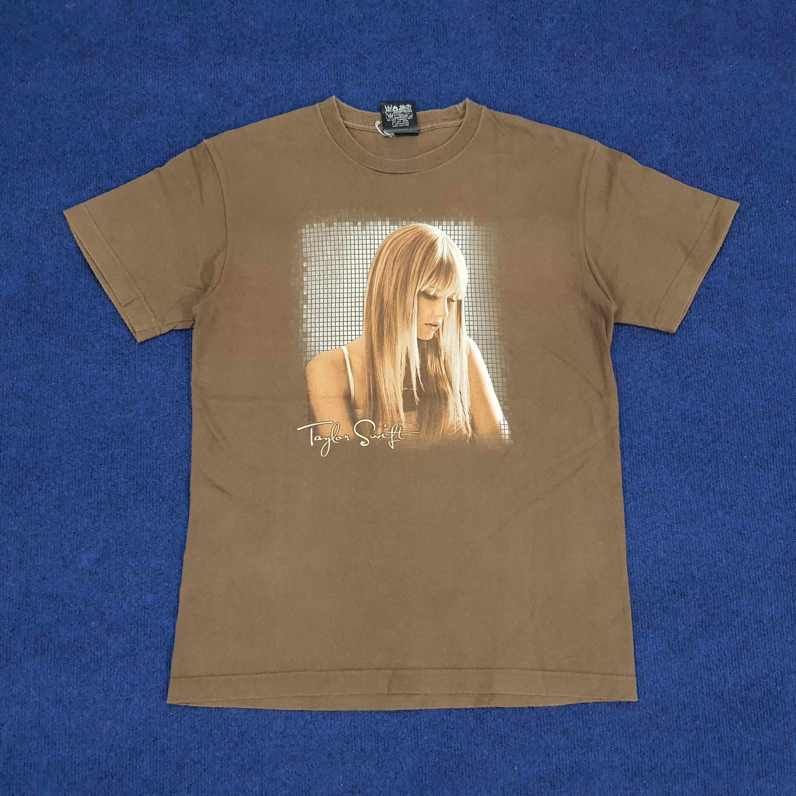 Band Tees Short Sleeve T Shirts Band Tees × Vintage Vintage Taylor Swift American Singer Tour T-shirt Brown