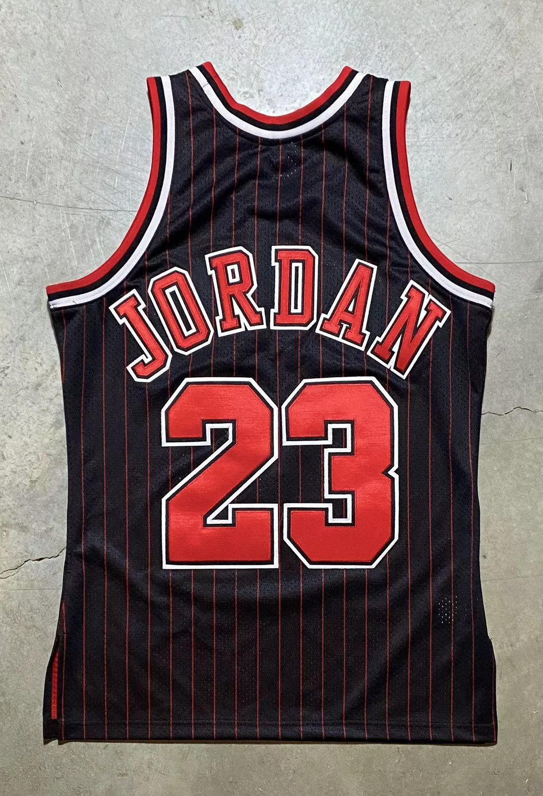Mitchell & Ness Jerseys Mitchell & Ness × NBA Mitchell & Ness Chicago Bulls Michael Jordan 95-96 Jersey Black