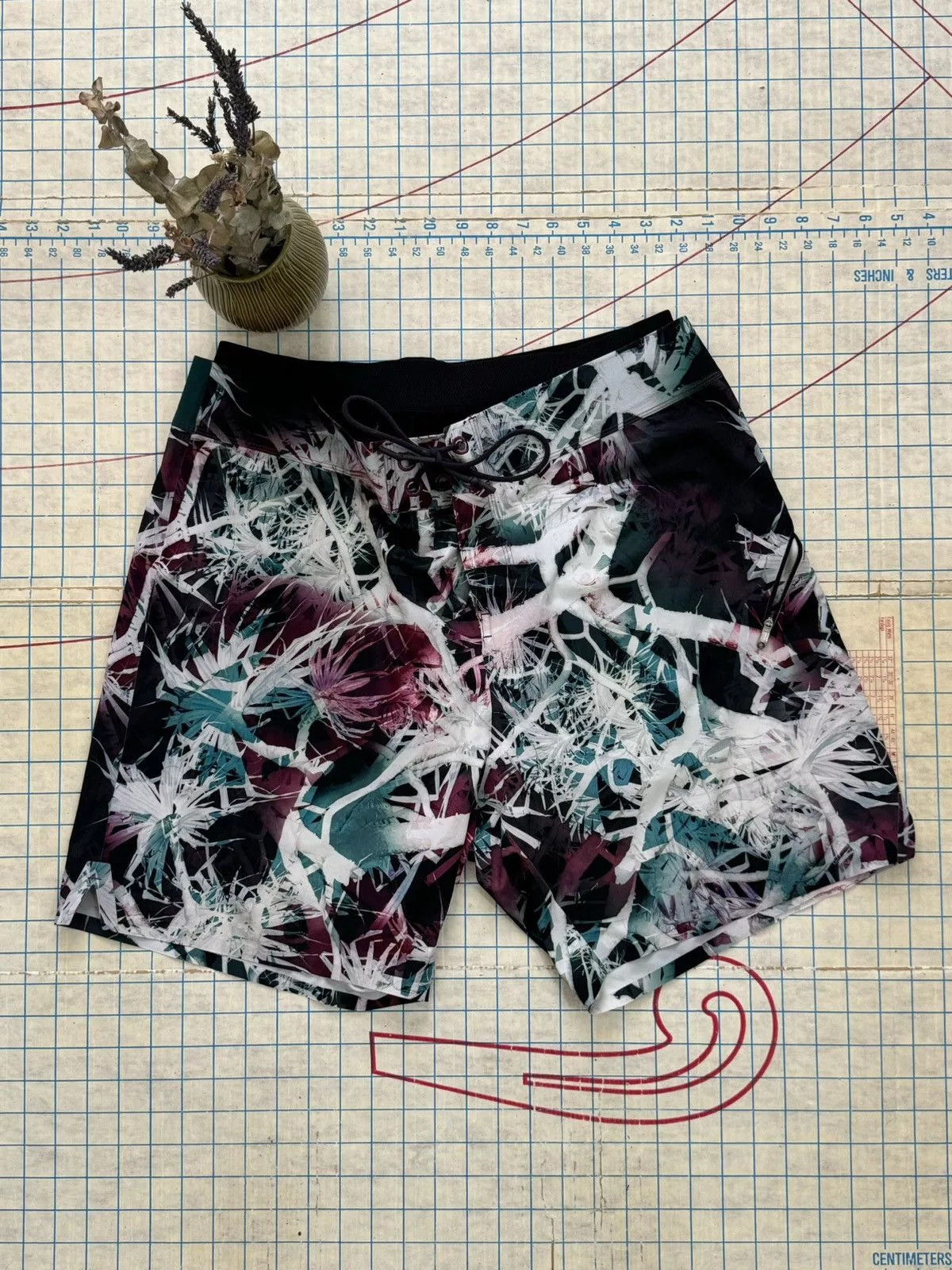 Lululemon Shorts Lululemon El Current Shorts 7” Lined Size 38 Palms Pattern Multi