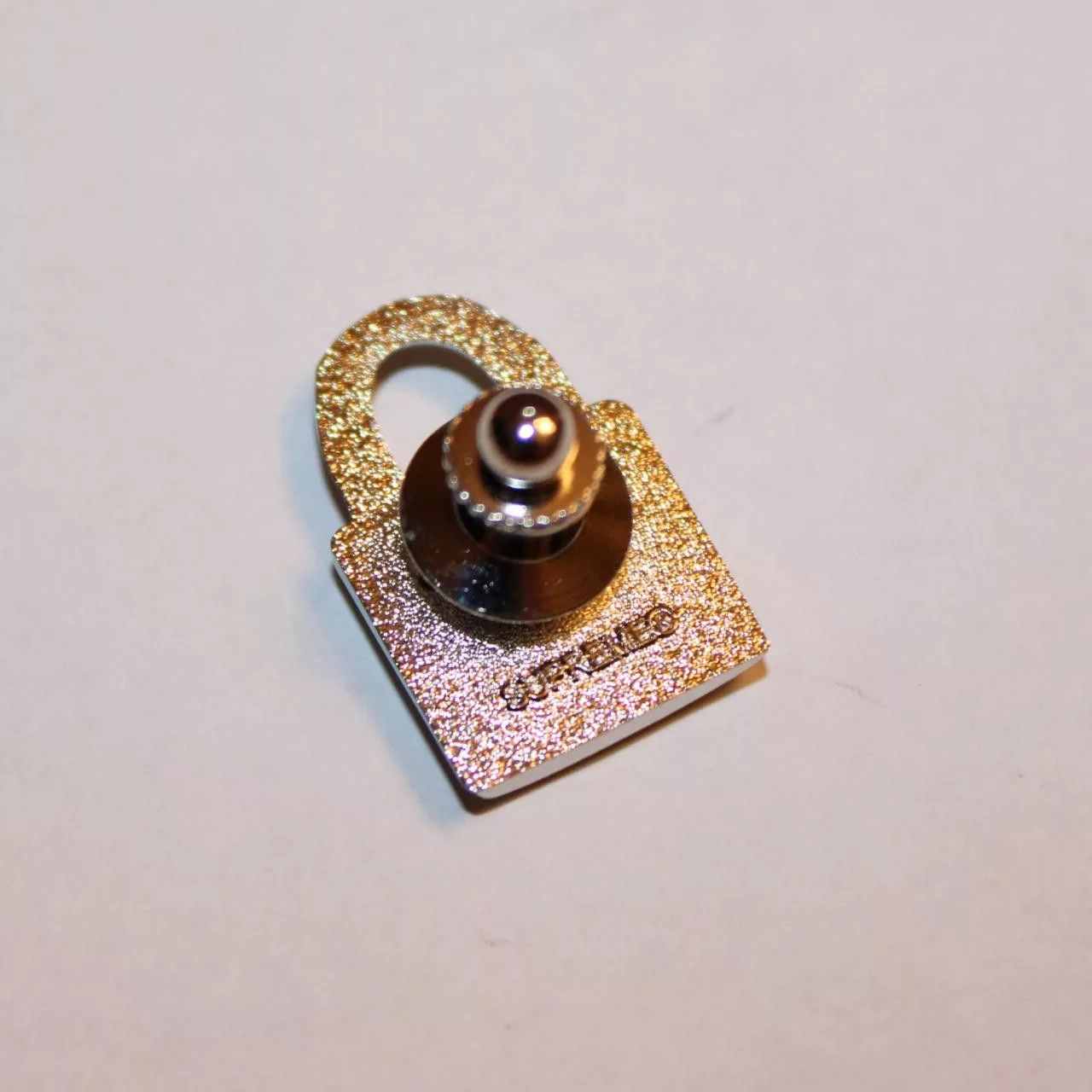 Supreme Supreme Supreme Lock Pin - Silver