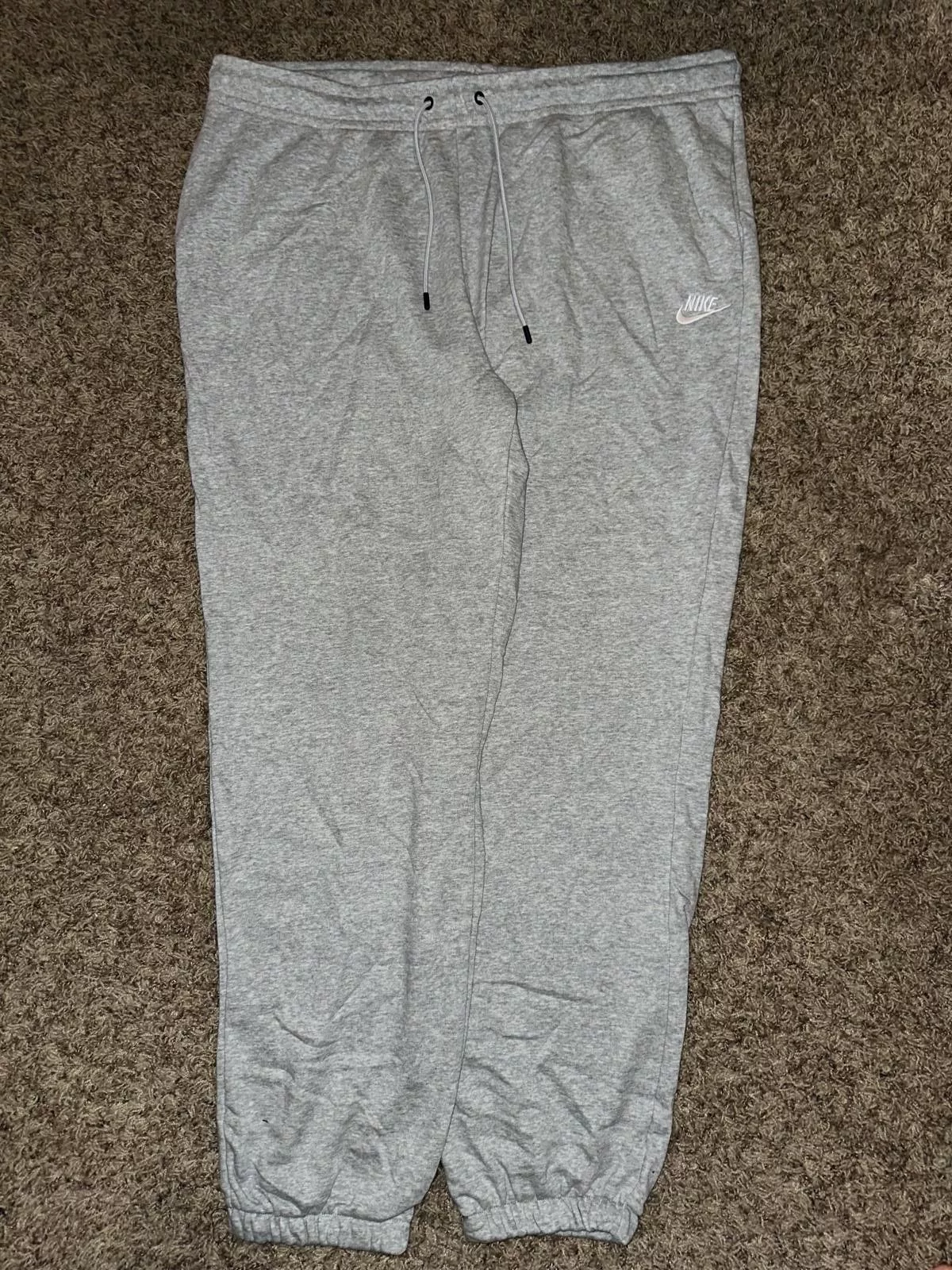 Nike Joggers Nike Women's Sportswear Essential Fleece Sweatpants Gray