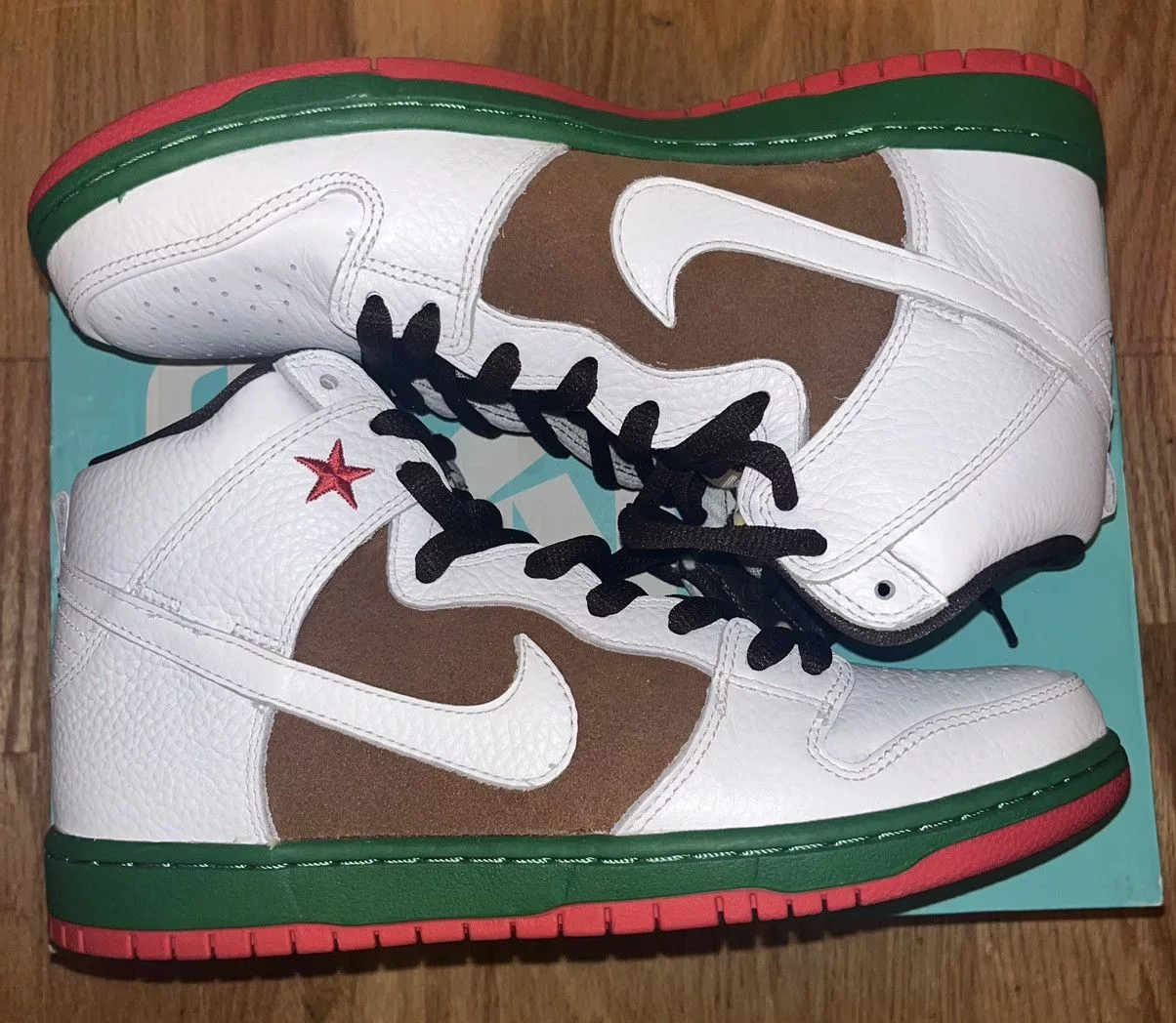 Nike Hi Top Sneakers Nike SB Dunk High Cali (2014) White