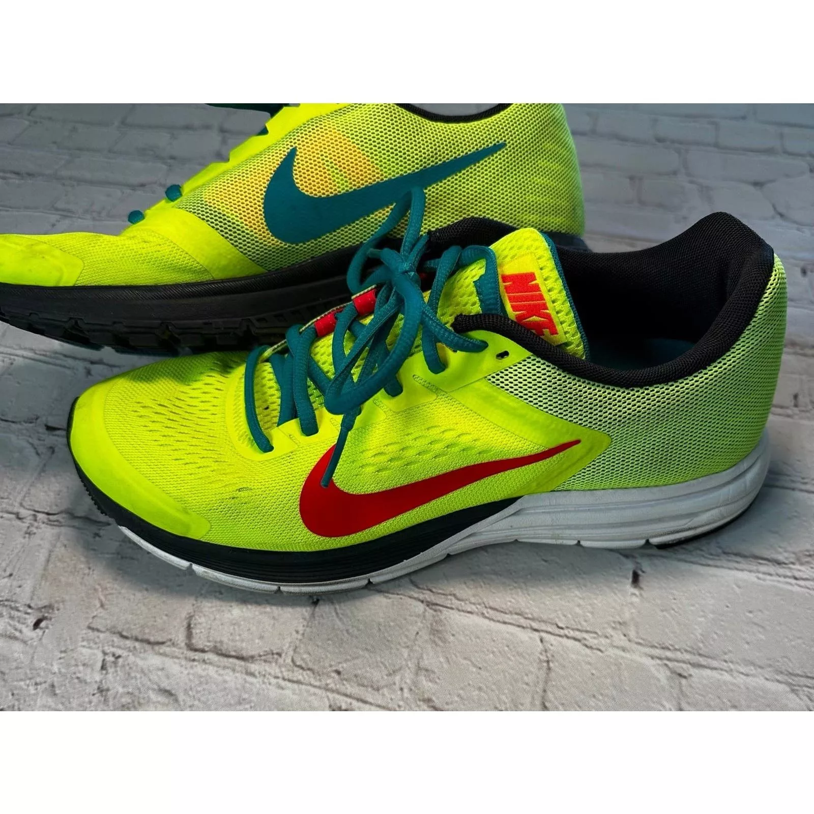 Nike Low Top Sneakers Nike zoom structure athletic shoes Green