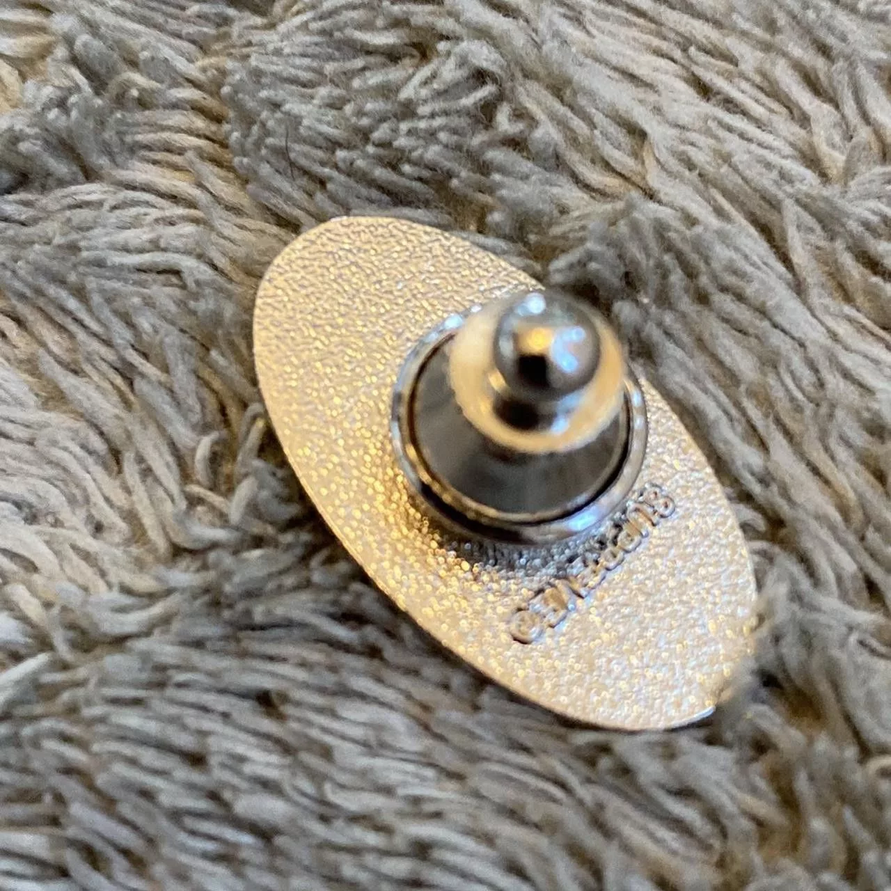 Supreme Supreme Supreme 666 Oval Pin Red