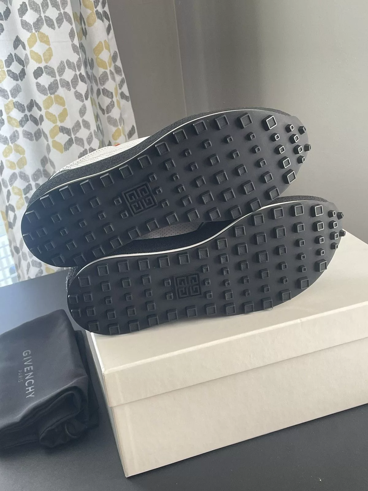 Givenchy Low Top Sneakers Givenchy TR3 Runner Sz 44 New Multi