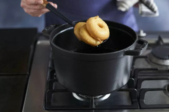 5 QT ROUND TALL COCOTTE MATTE BLACK