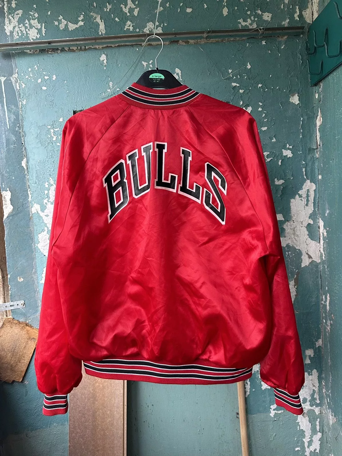 NBA Bombers Vintage Chicago Bulls NBA Chalk Line Made in USA size XL Red