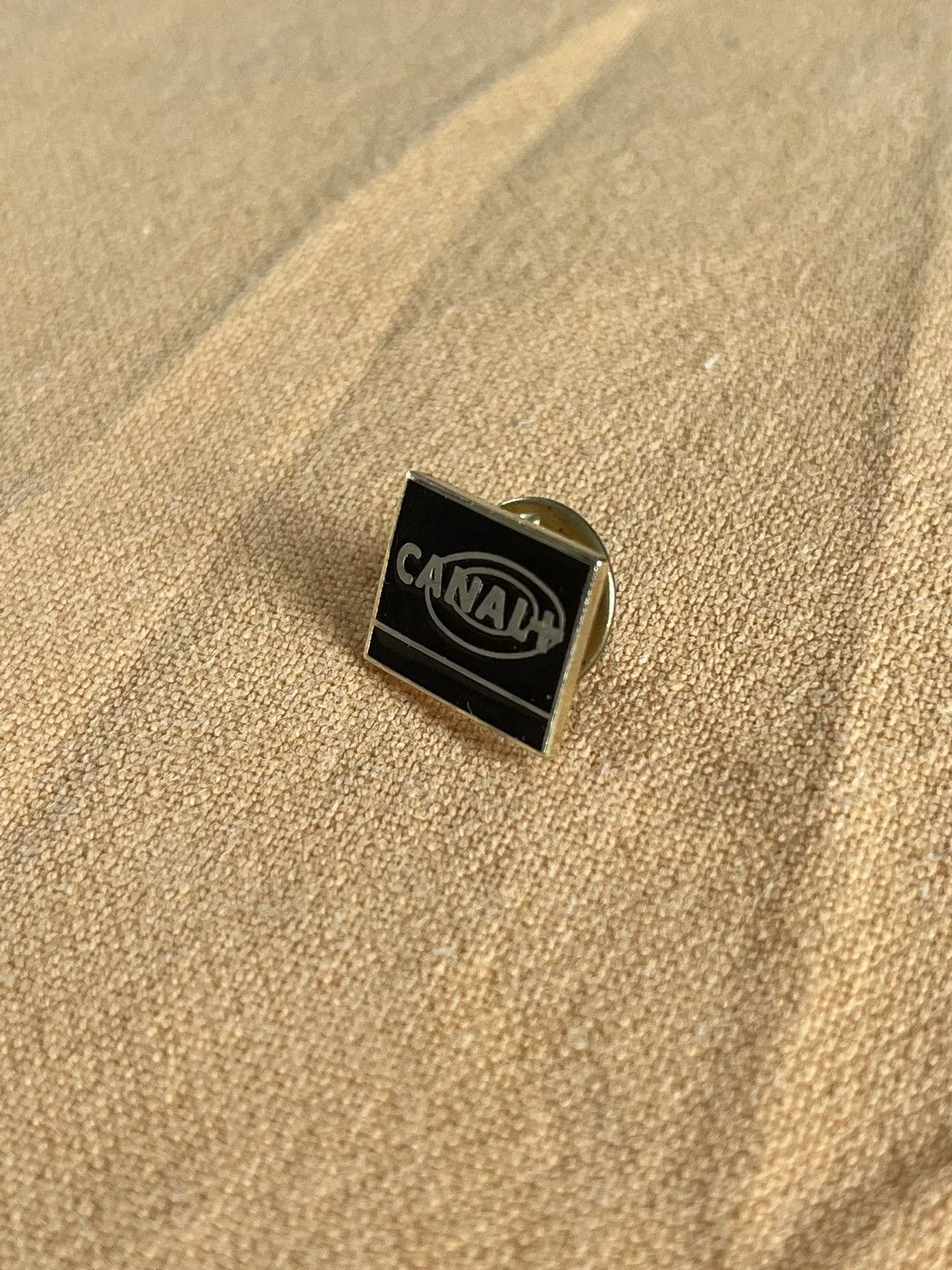 Vintage Miscellaneous Canal plus vintage pin Gold