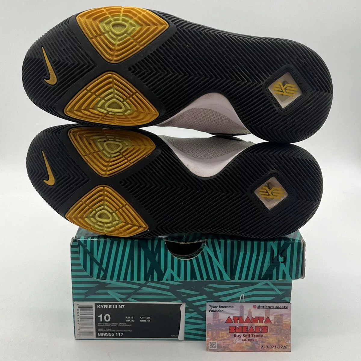 Nike Low Top Sneakers Nike Kyrie 3 NF White